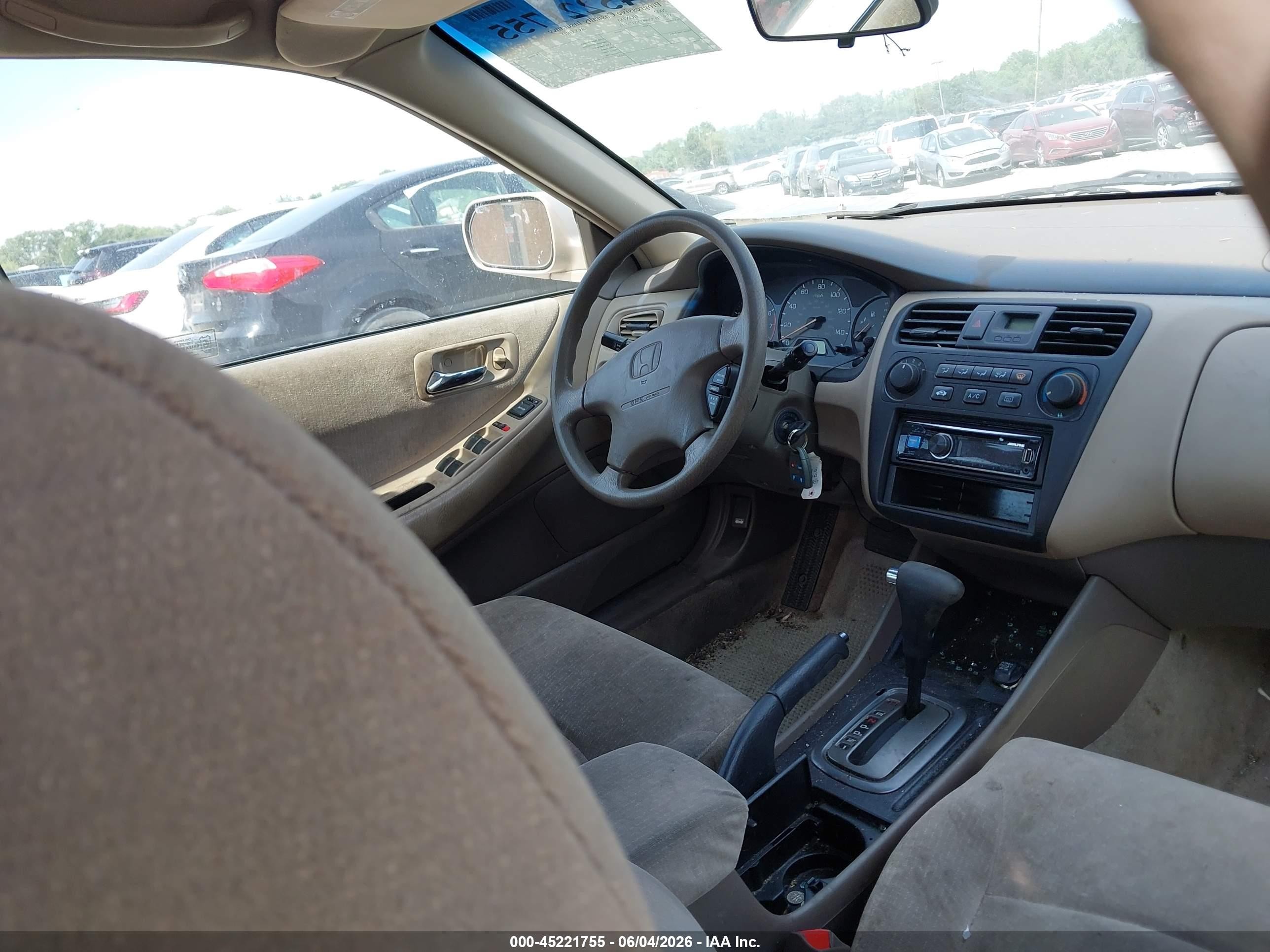 2002 Honda Accord 2.3 Lx Бежевый vin: 3HGCG665X2G705323