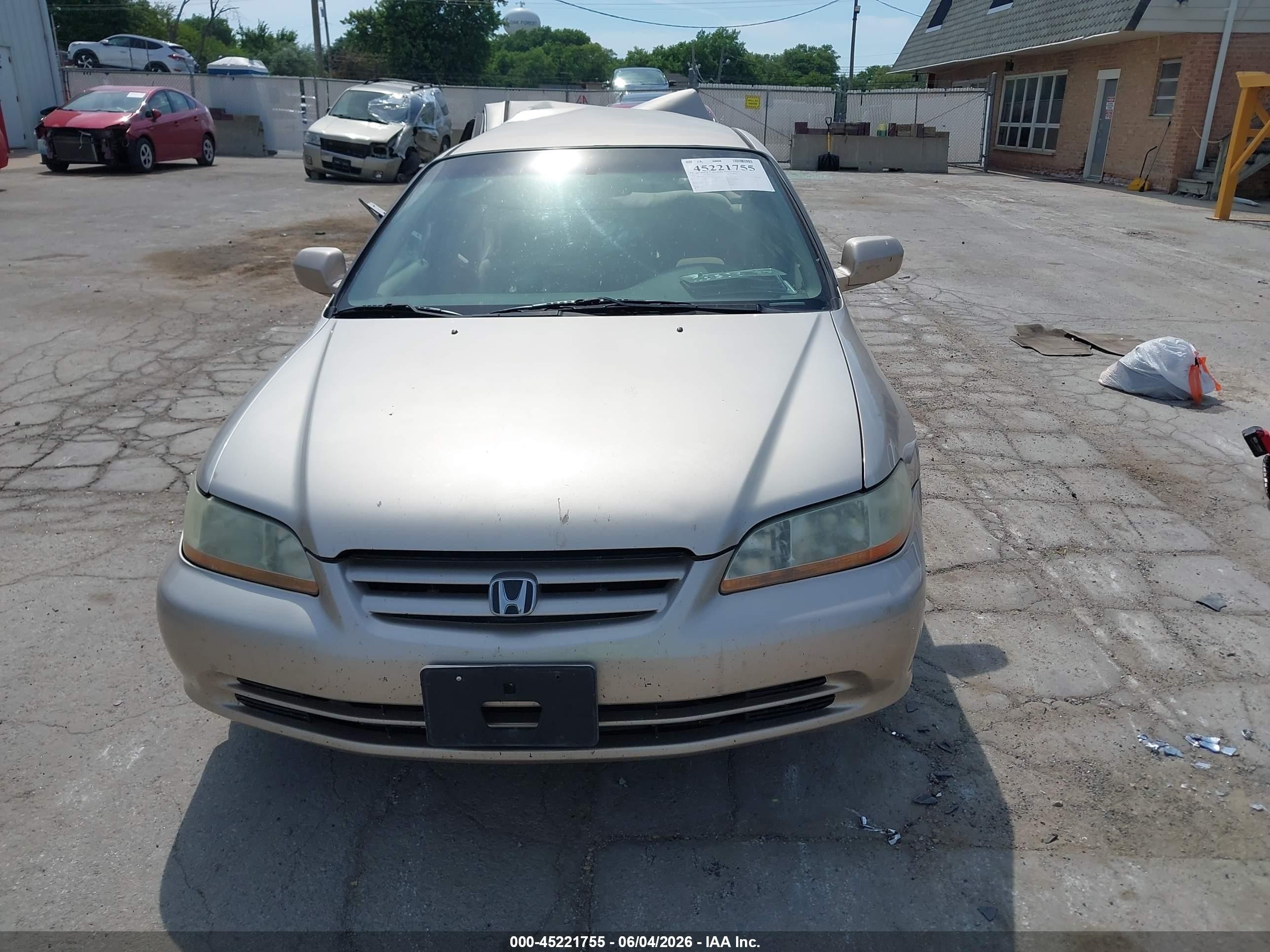 2002 Honda Accord 2.3 Lx Бежевый vin: 3HGCG665X2G705323