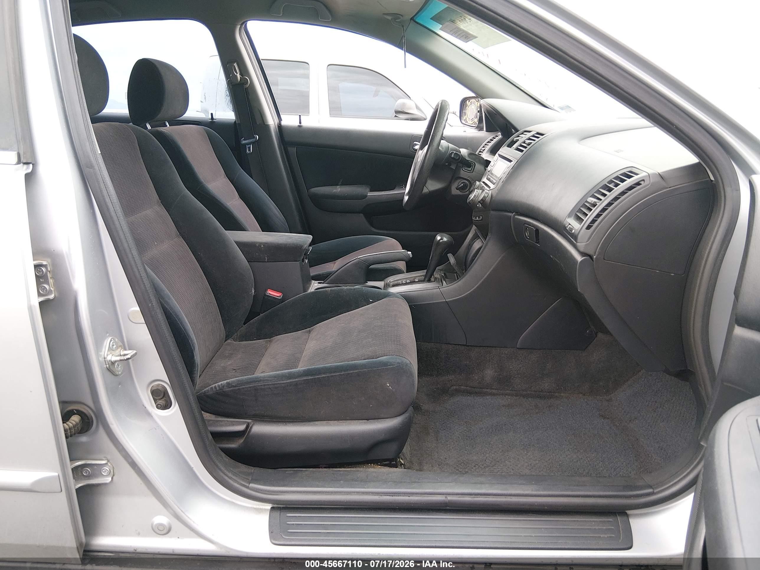 2003 Honda Accord Sdn Lx Серый vin: 3HGCM56333G703710