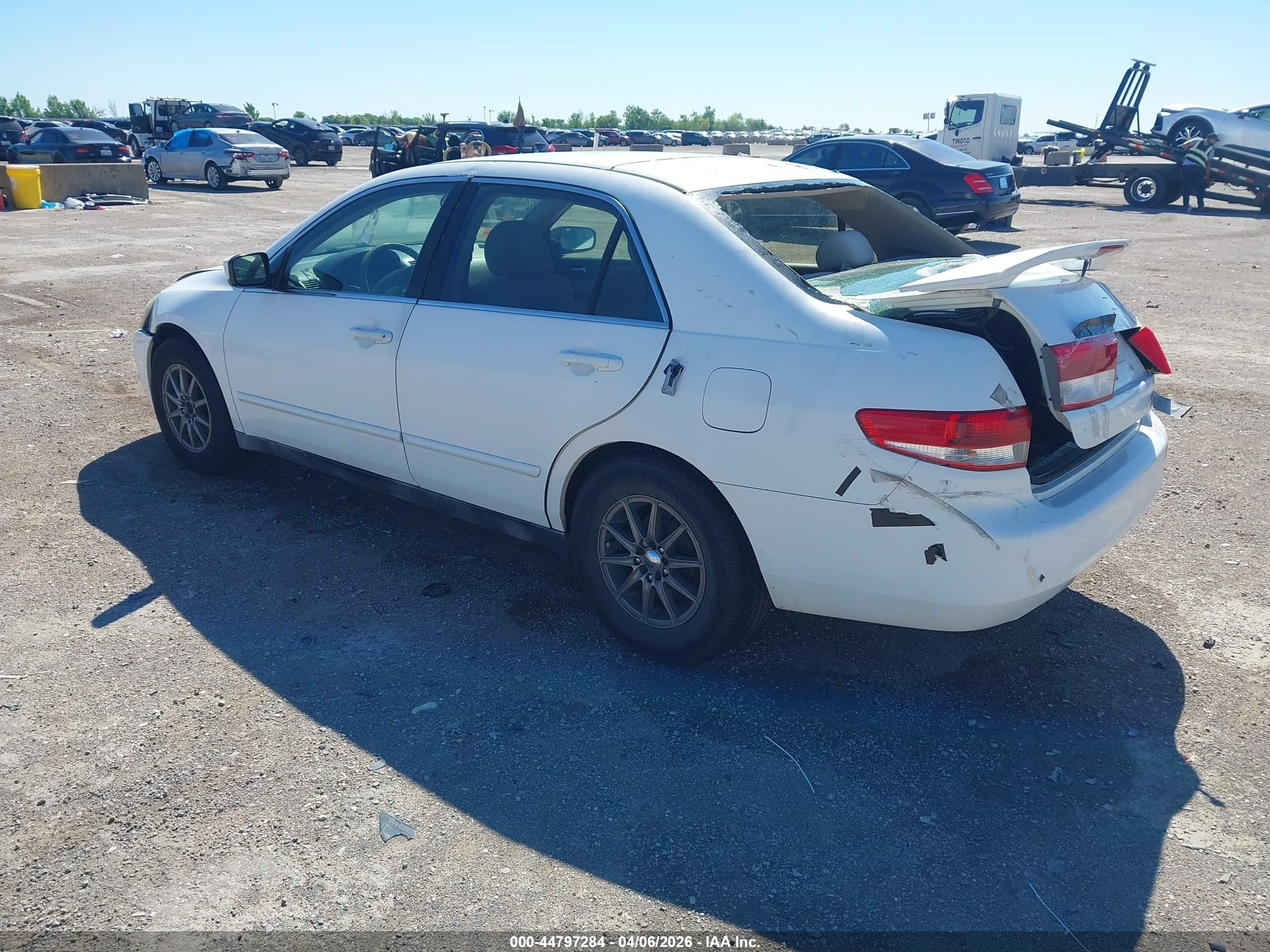 2004 Honda Accord 2.4 Lx White vin: 3HGCM56334G703093
