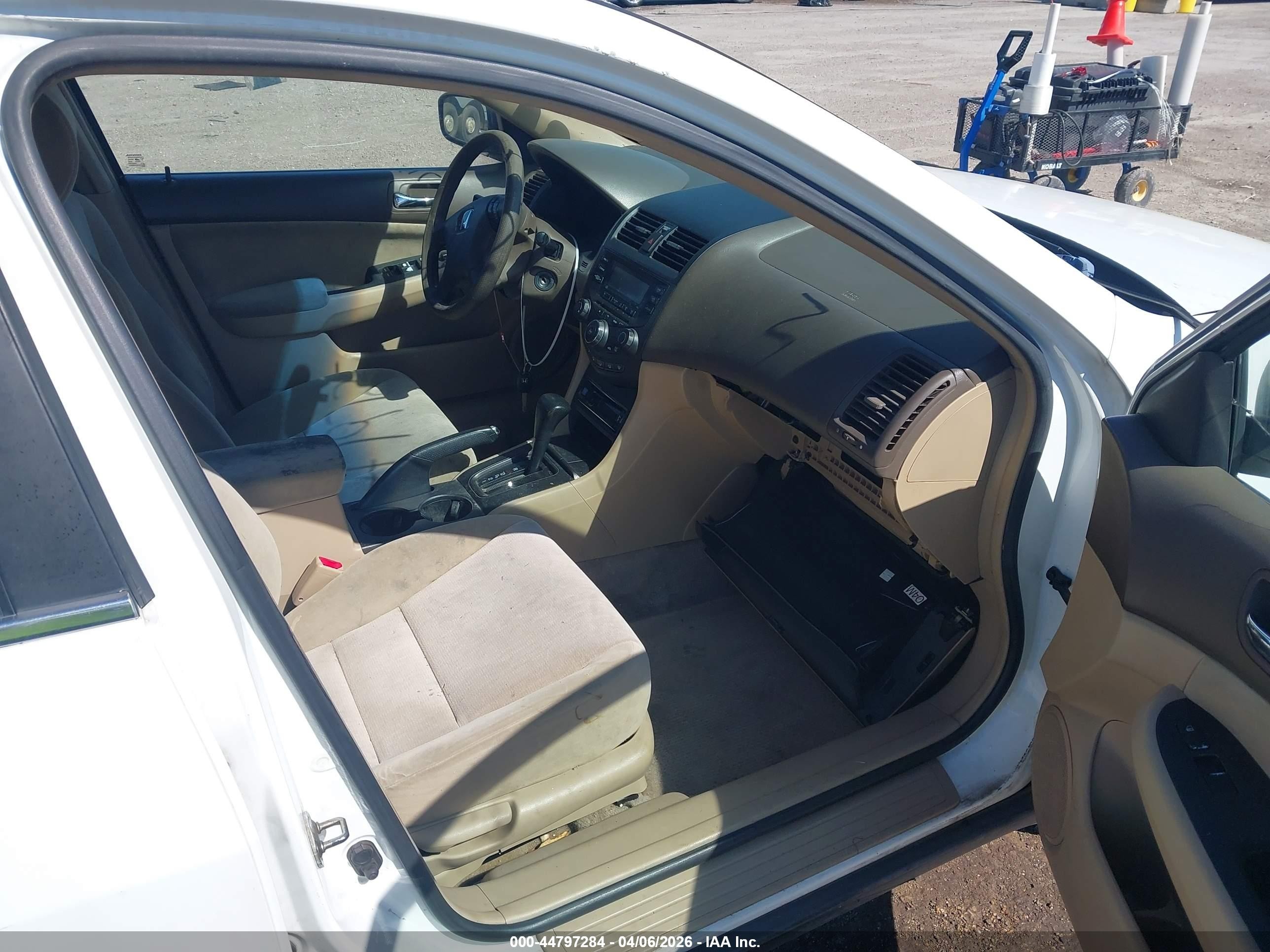 2004 Honda Accord 2.4 Lx White vin: 3HGCM56334G703093