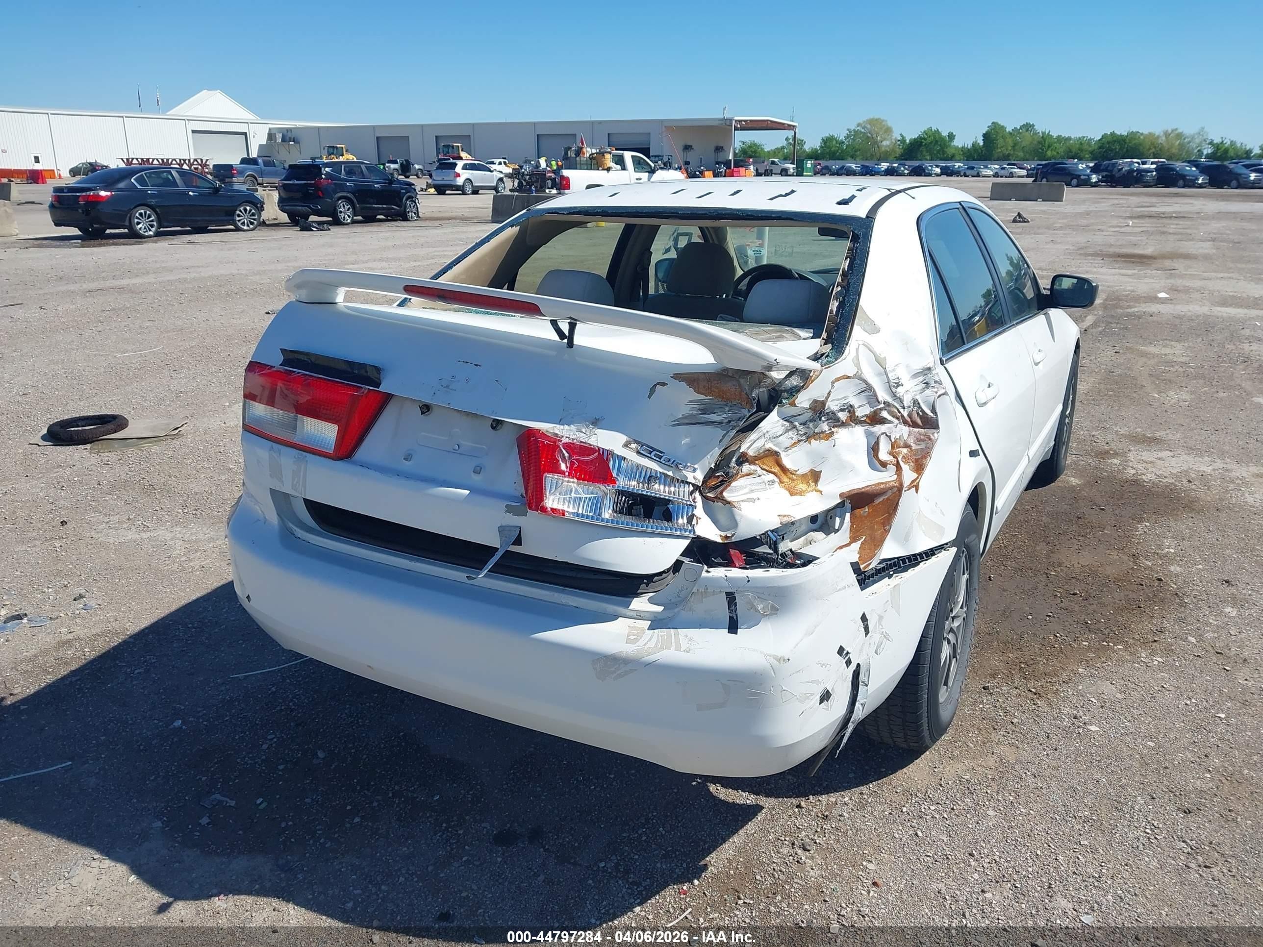 2004 Honda Accord 2.4 Lx White vin: 3HGCM56334G703093