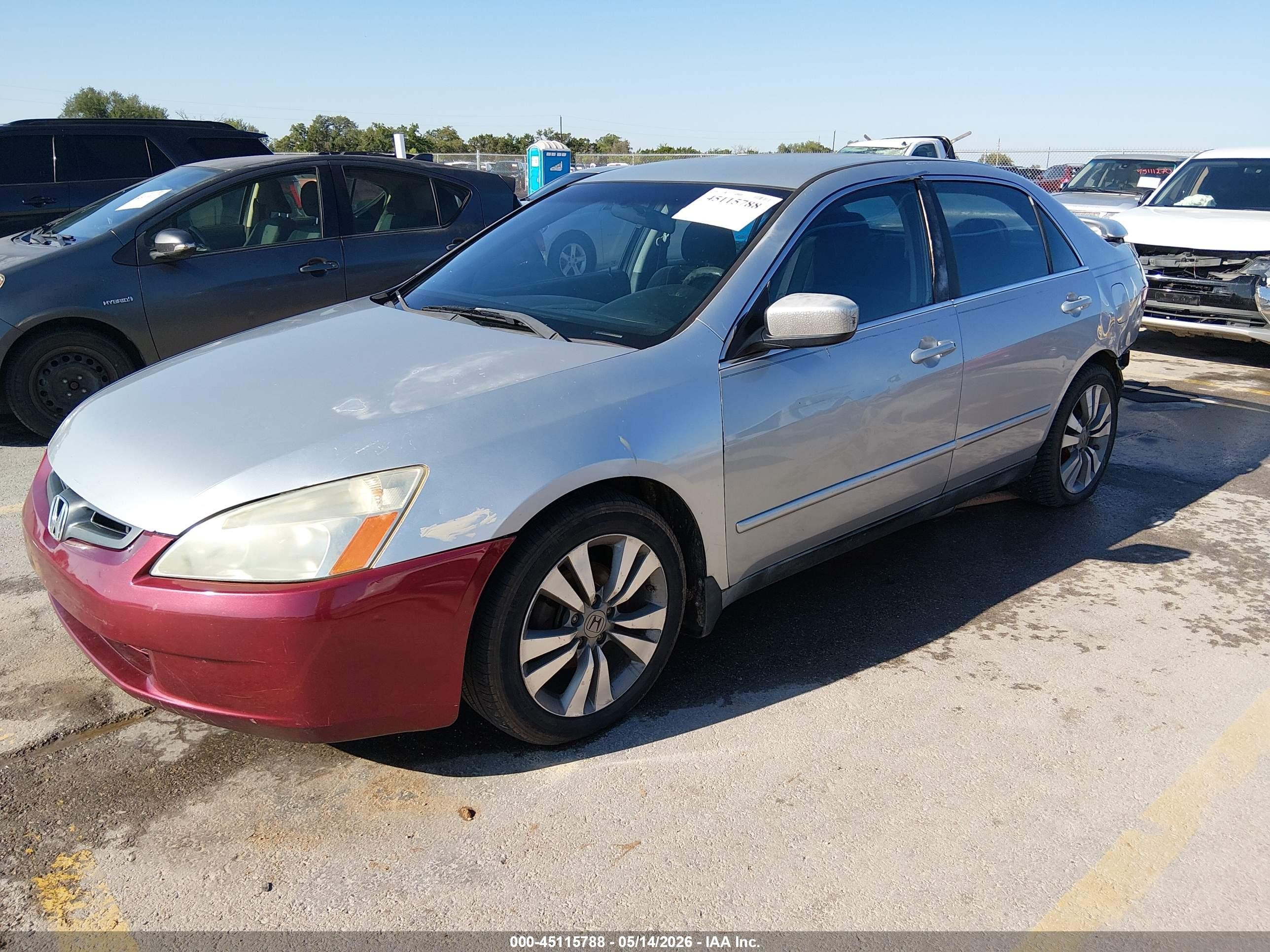 2003 Honda Accord 2.4 Lx Серебряный vin: 3HGCM56343G701397