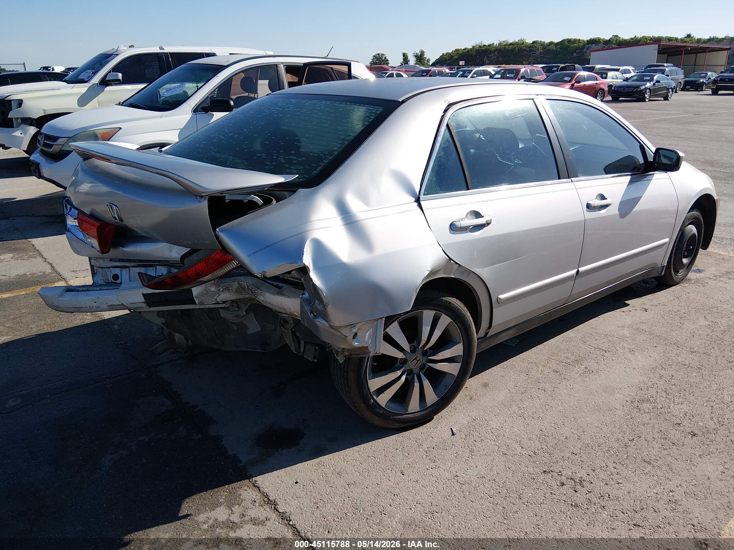 2003 Honda Accord 2.4 Lx Серебряный vin: 3HGCM56343G701397
