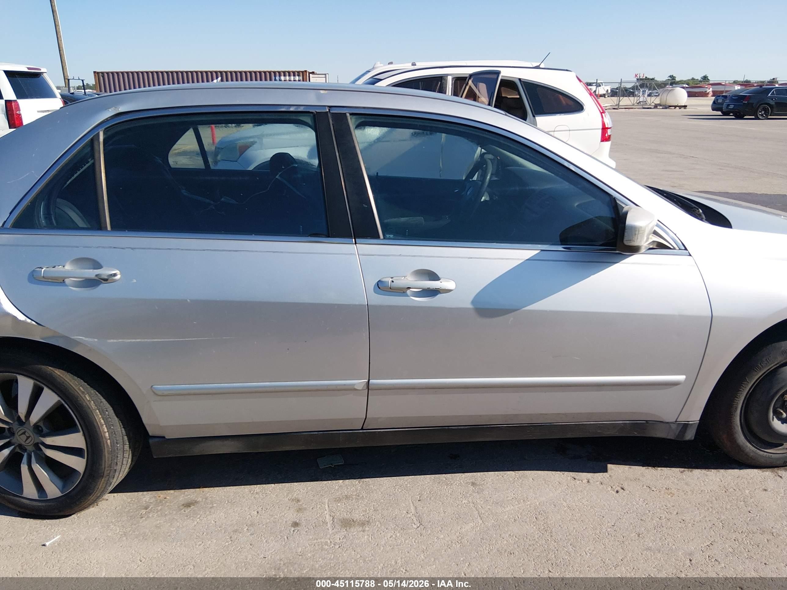 2003 Honda Accord 2.4 Lx Серебряный vin: 3HGCM56343G701397
