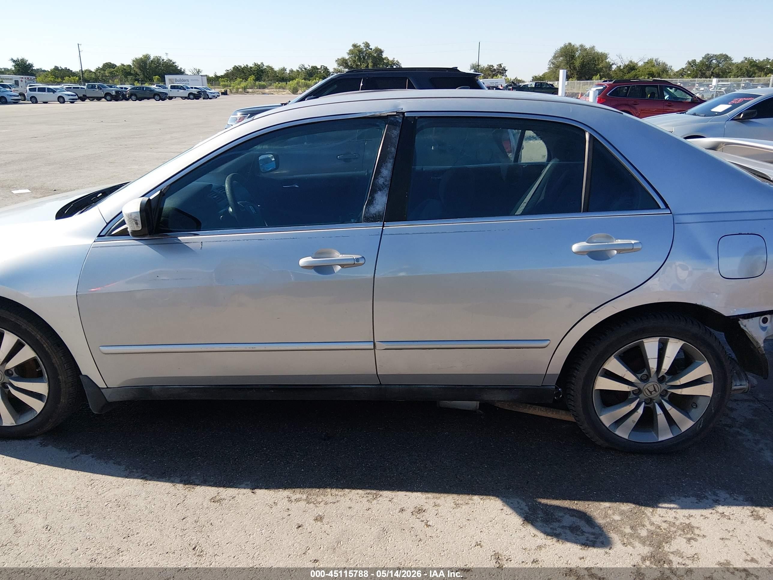 2003 Honda Accord 2.4 Lx Серебряный vin: 3HGCM56343G701397