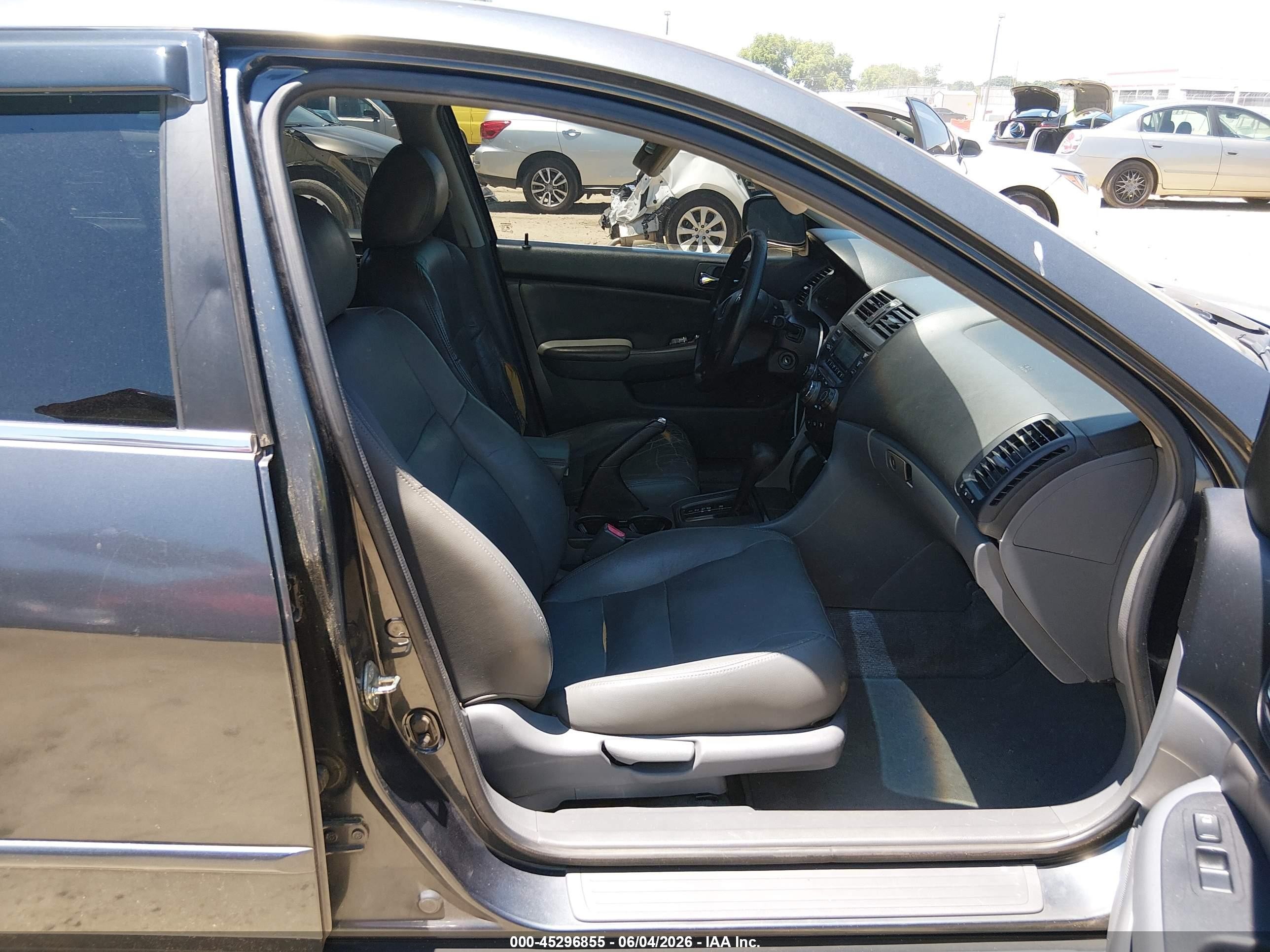 2004 Honda Accord 2.4 Lx Gray vin: 3HGCM56364G700611