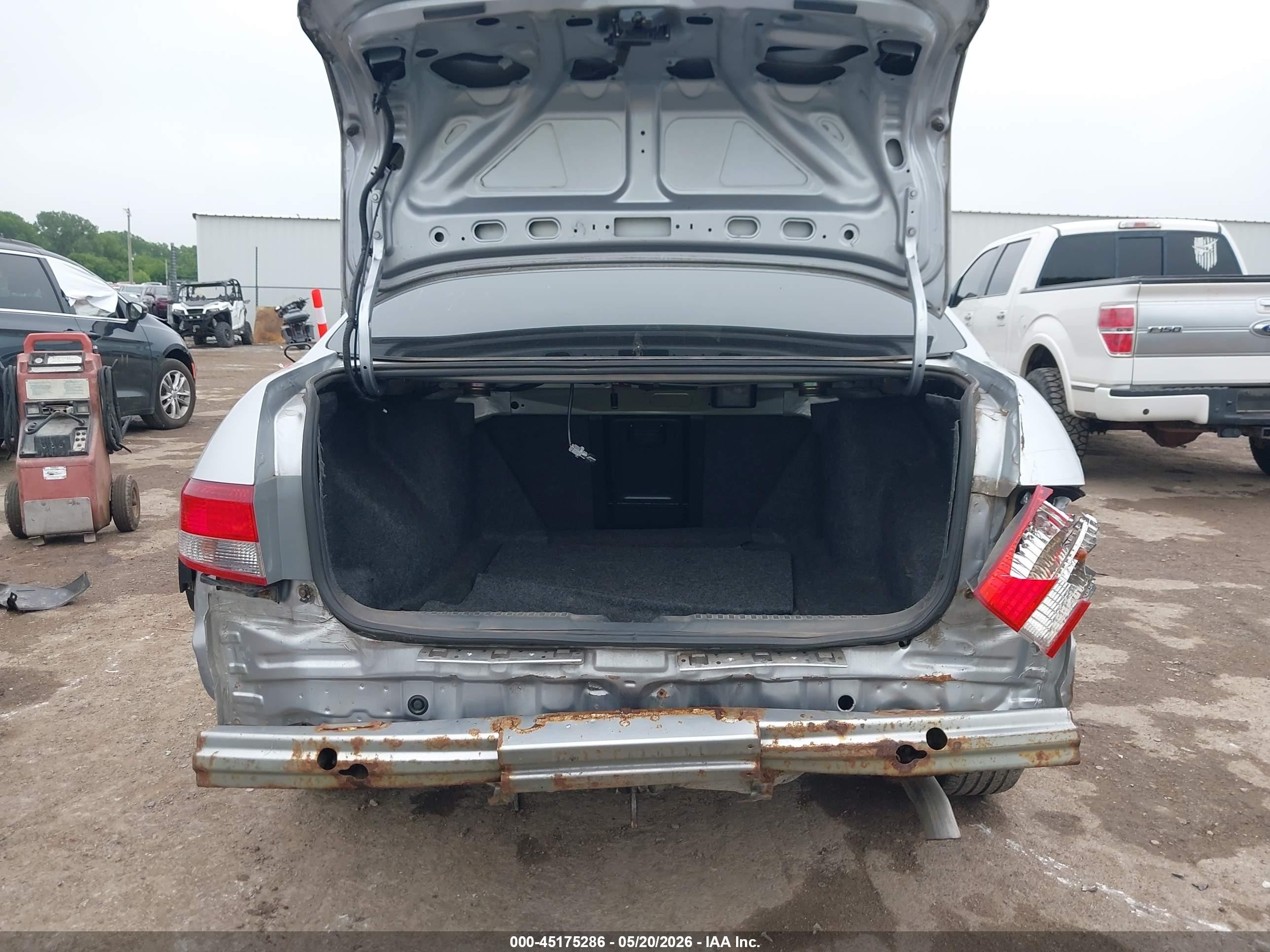 2004 Honda Accord 2.4 Lx Silver vin: 3HGCM56394G704023