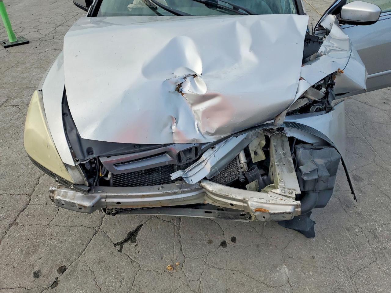 2004 Honda Accord Lx Silver vin: 3HGCM56394G708900