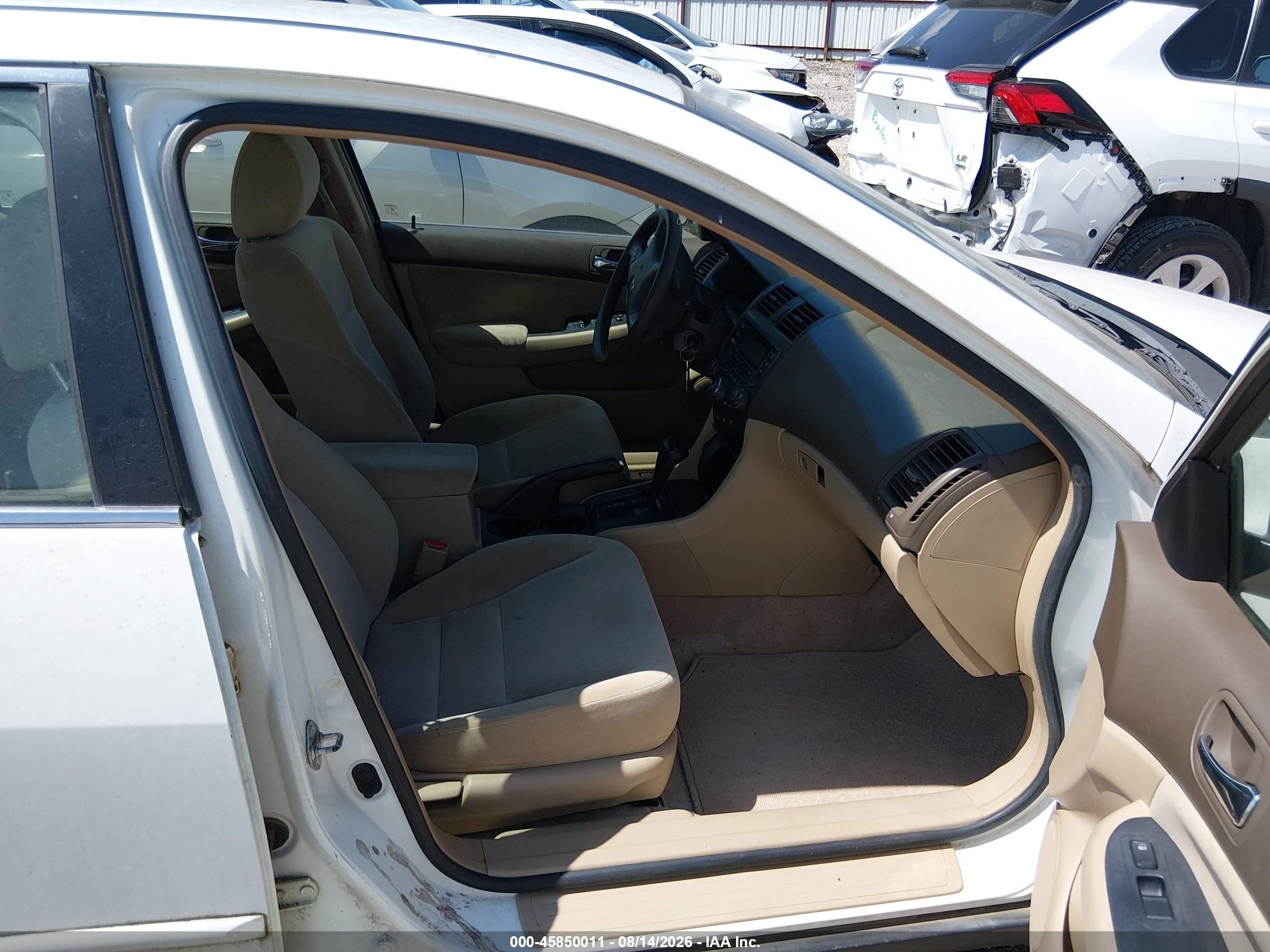 2003 Honda Accord 2.4 Lx Белый vin: 3HGCM563X3G704272