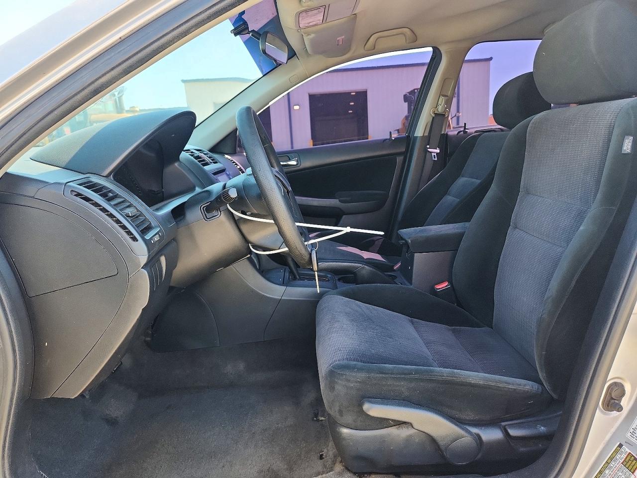 2005 Honda Accord Lx Серебряный vin: 3HGCM56405G704194