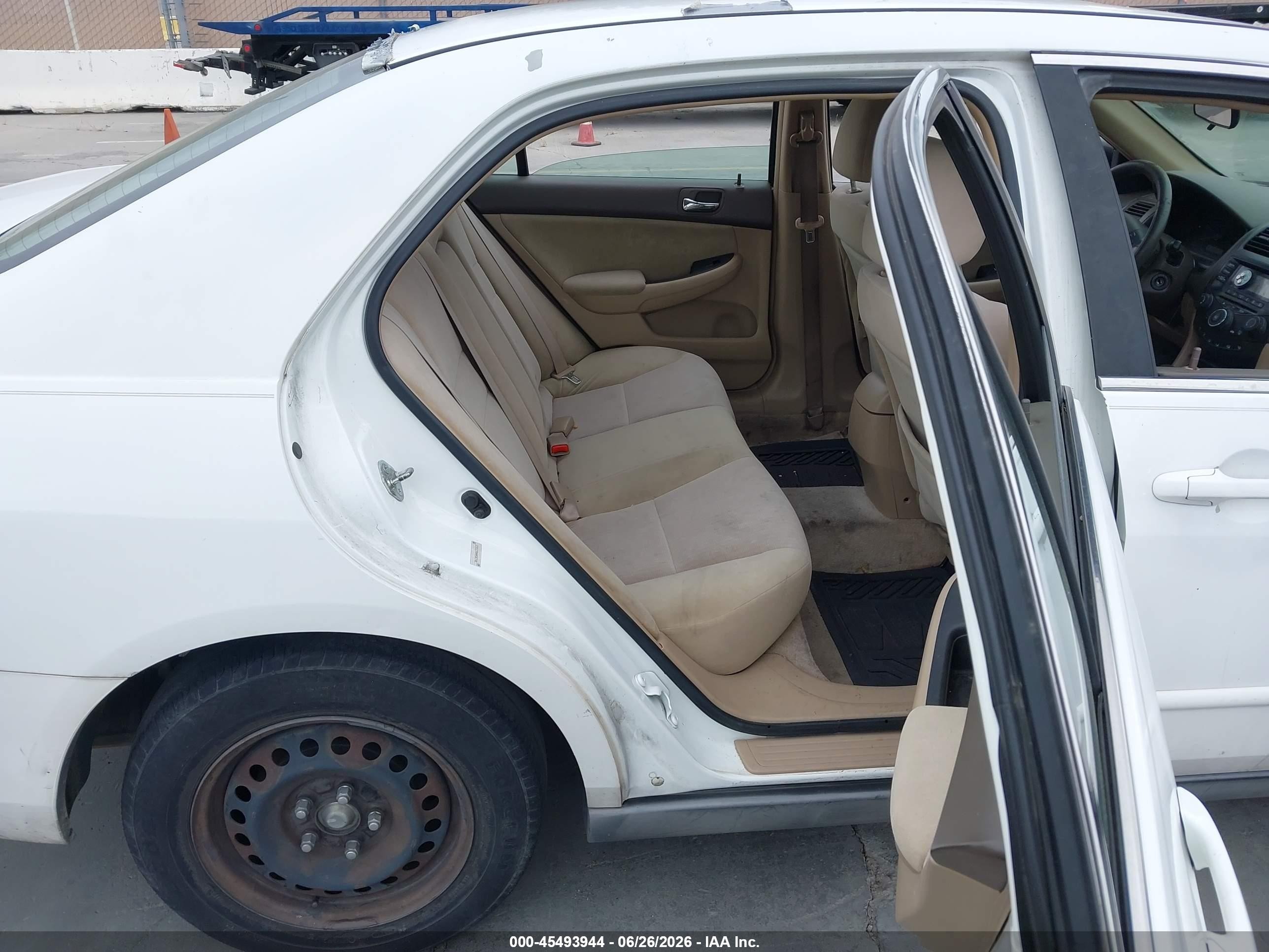 2005 Honda Accord 2.4 Lx White vin: 3HGCM56445G710922