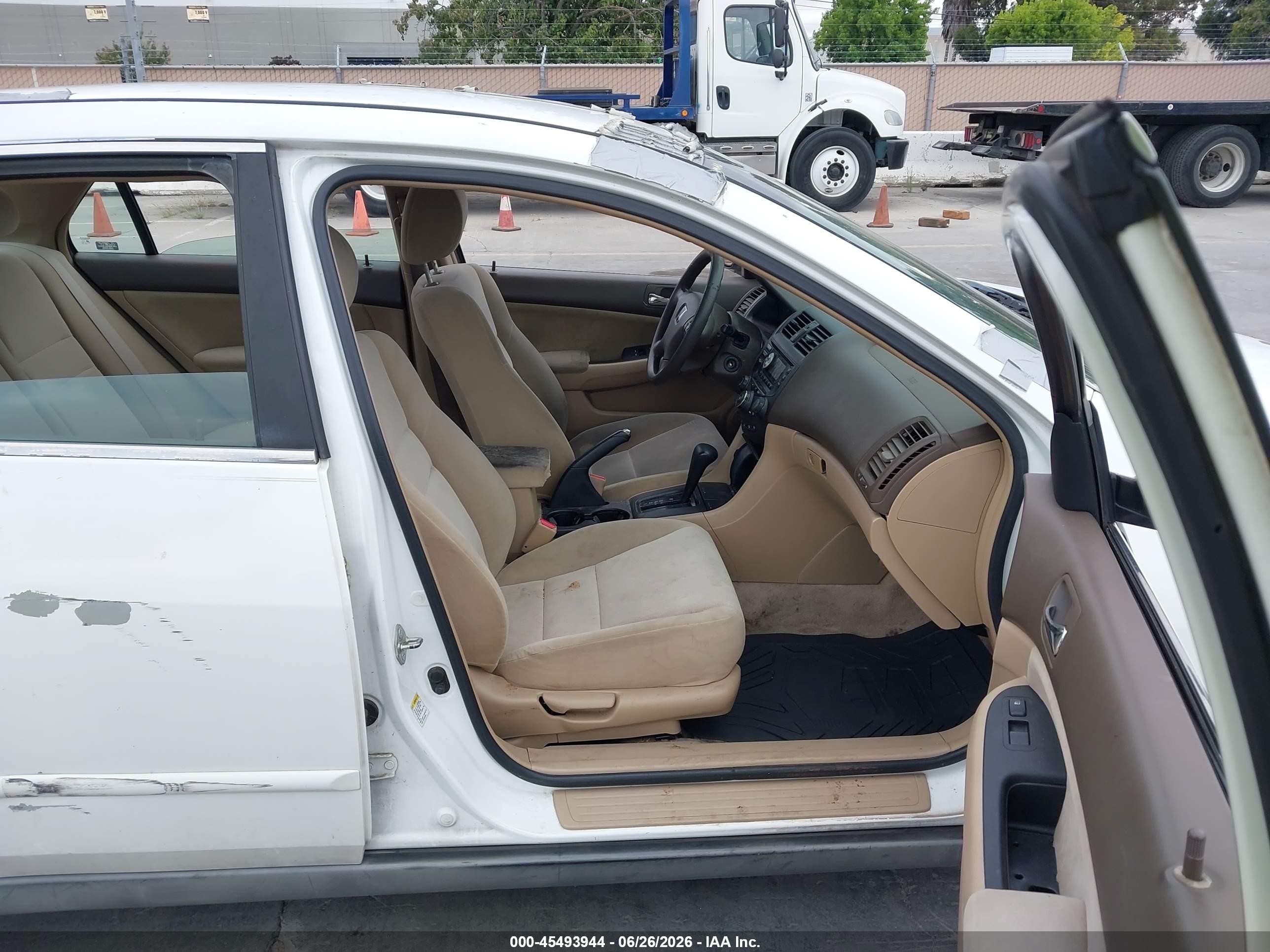 2005 Honda Accord 2.4 Lx White vin: 3HGCM56445G710922