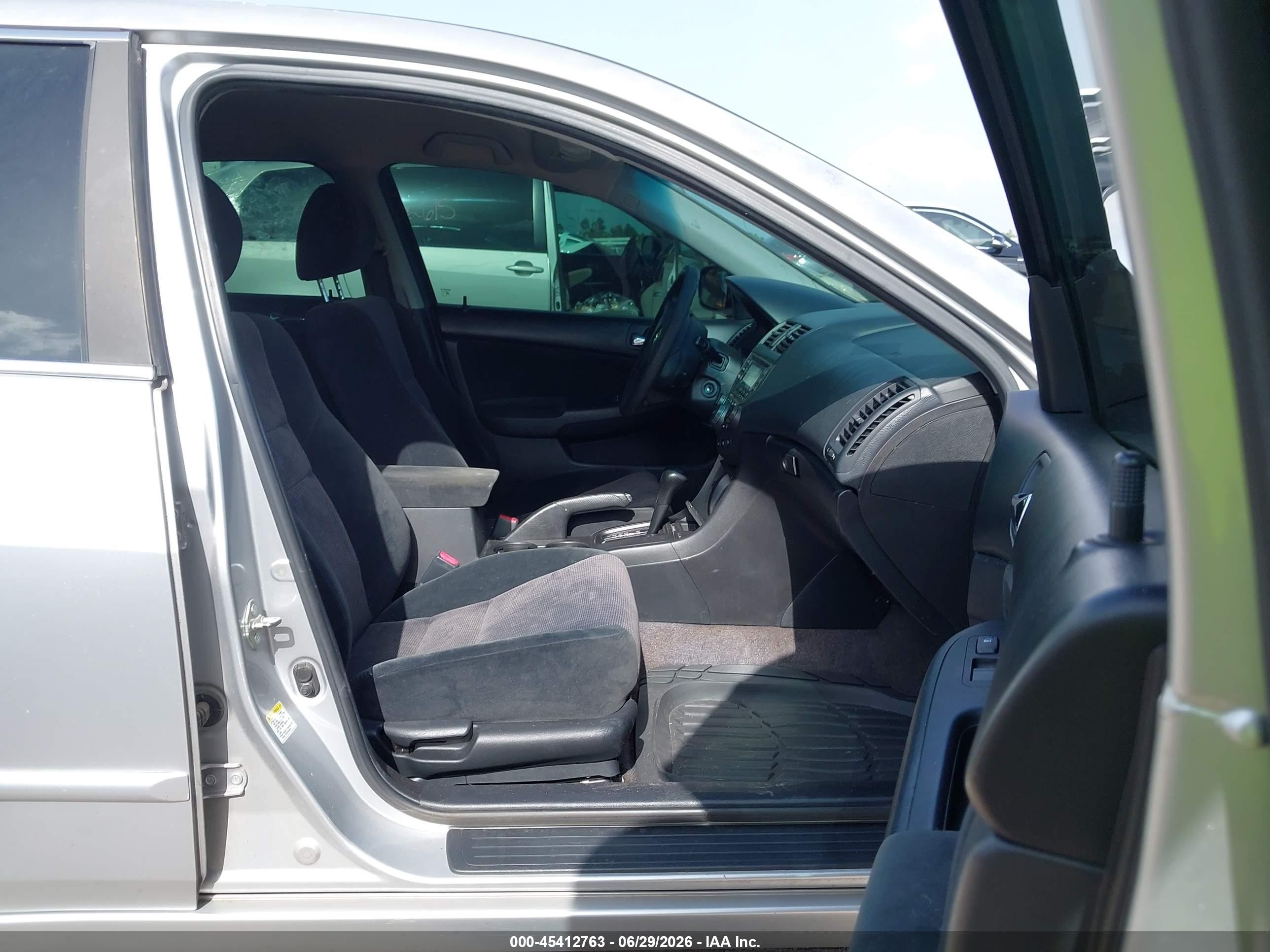 2005 Honda Accord 2.4 Lx Silver vin: 3HGCM56485G706906