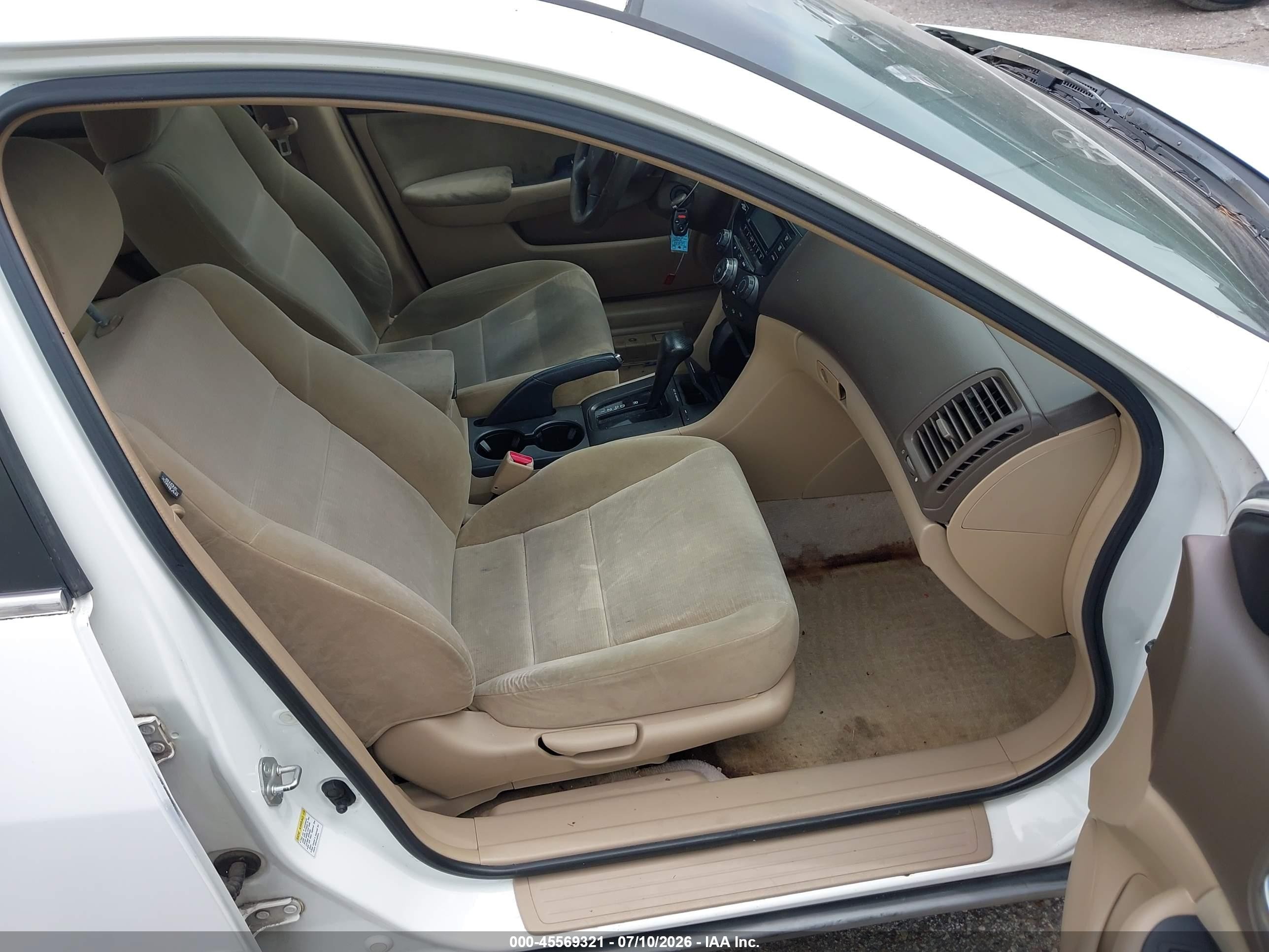 2005 Honda Accord 2.4 Lx Белый vin: 3HGCM56495G714111