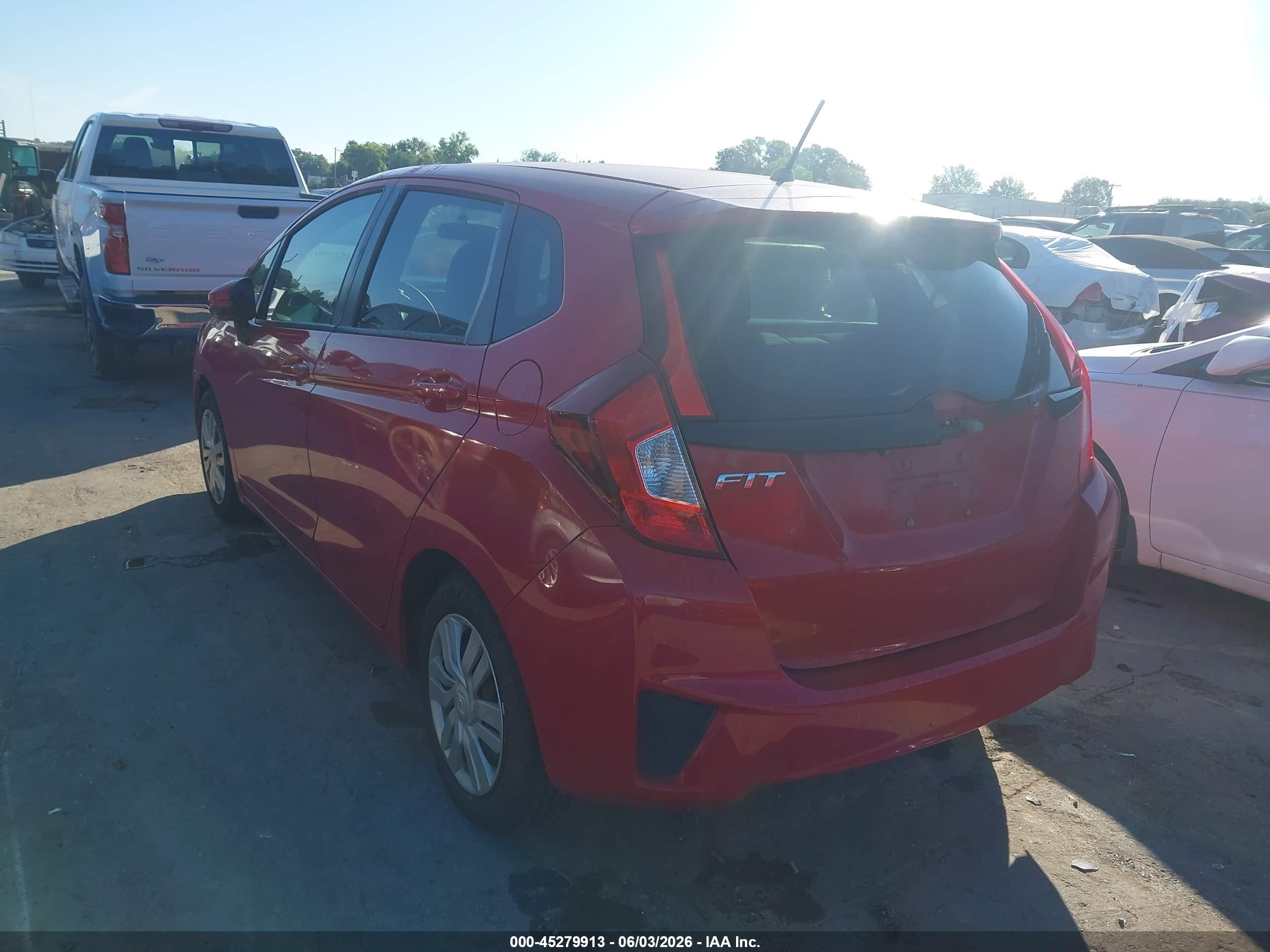 2015 Honda Fit Lx Красный vin: 3HGGK5G50FM748083