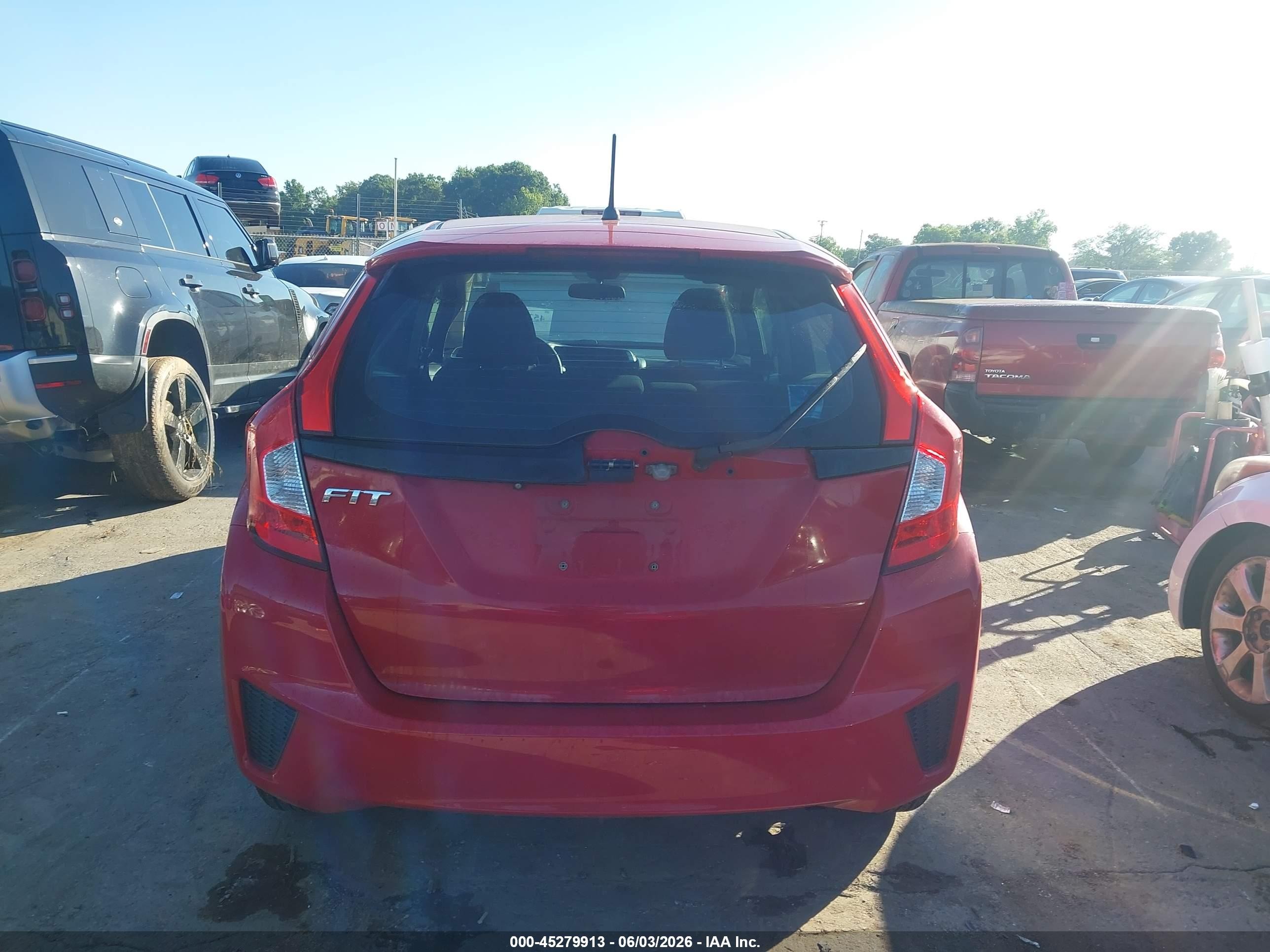 2015 Honda Fit Lx Красный vin: 3HGGK5G50FM748083