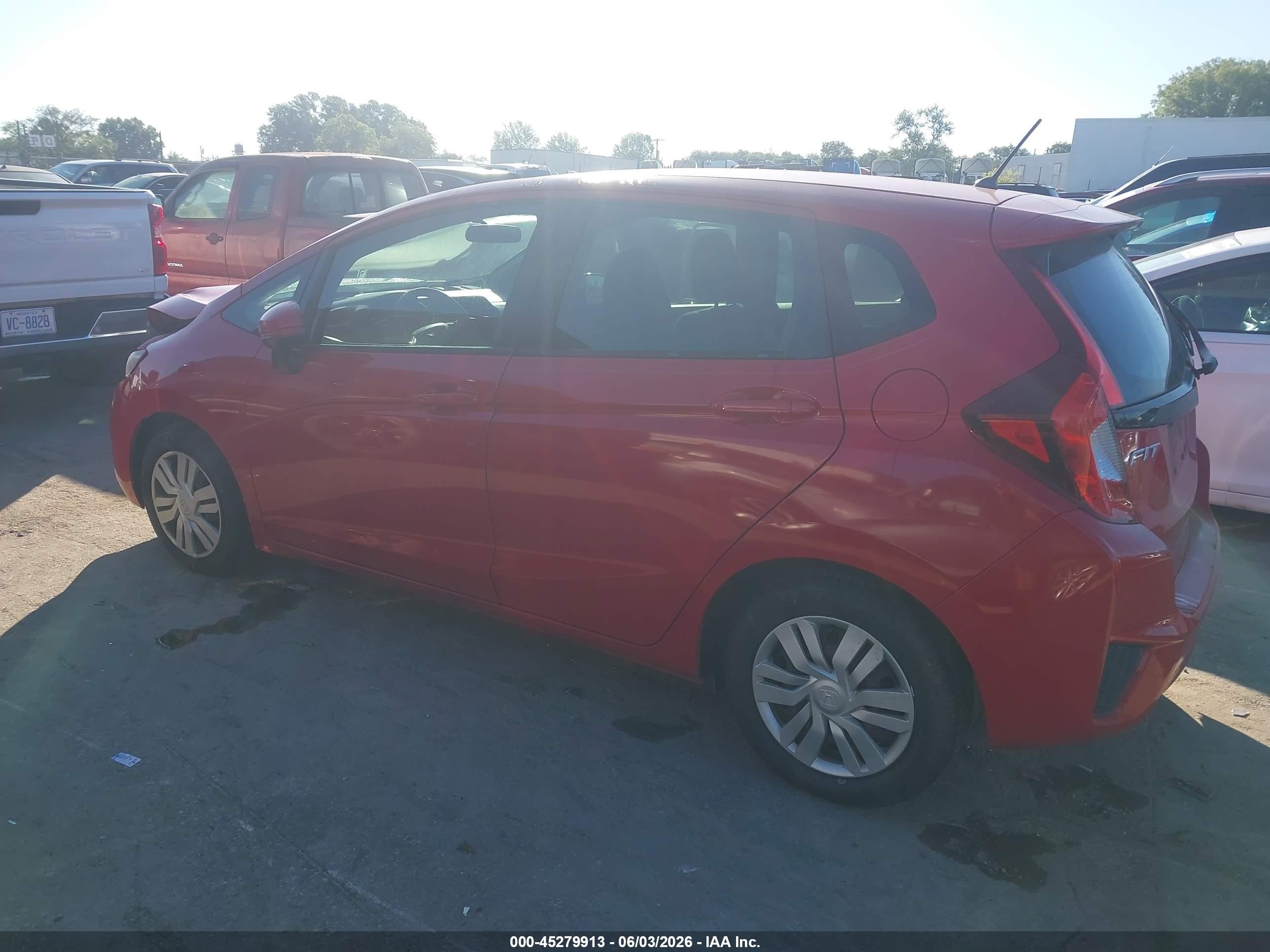 2015 Honda Fit Lx Красный vin: 3HGGK5G50FM748083
