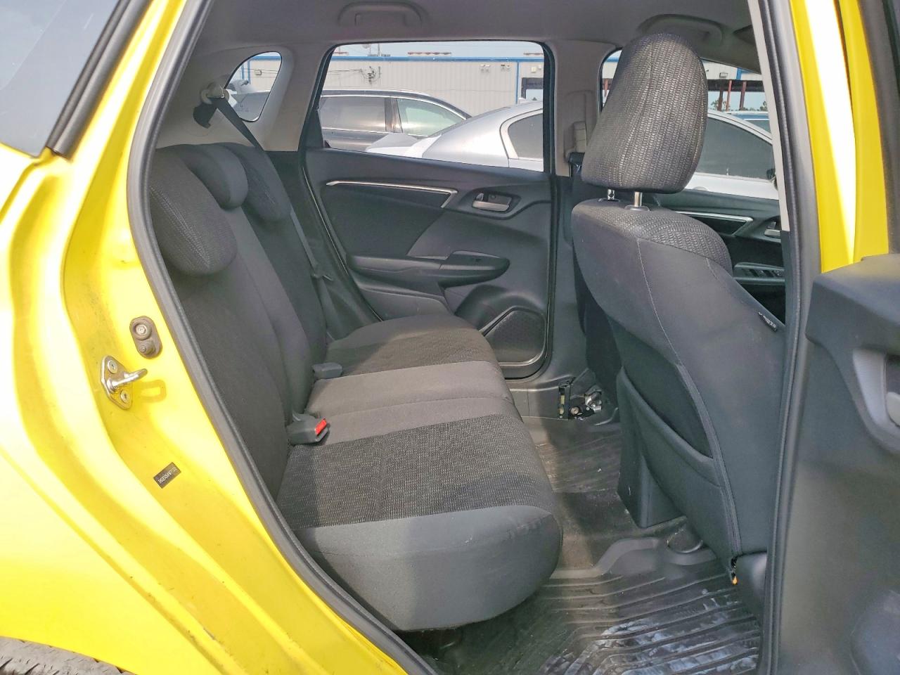 2015 Honda Fit Lx Yellow vin: 3HGGK5G50FM771332