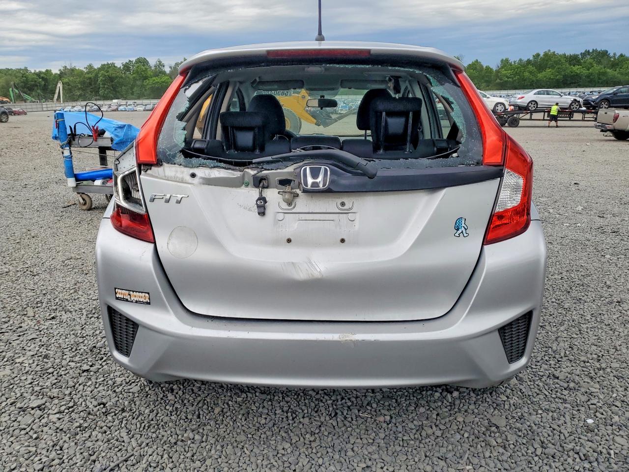 2015 Honda Fit Lx Серебряный vin: 3HGGK5G53FM753858