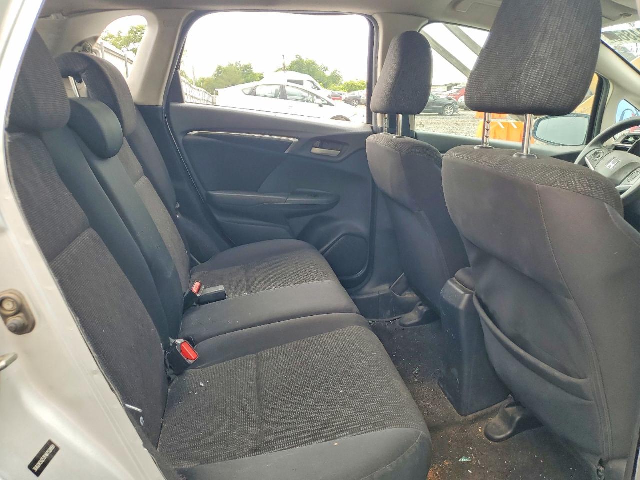 2015 Honda Fit Lx Серебряный vin: 3HGGK5G53FM753858