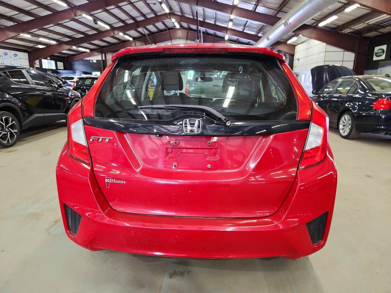 2015 Honda Fit Lx Красный vin: 3HGGK5G53FM763533