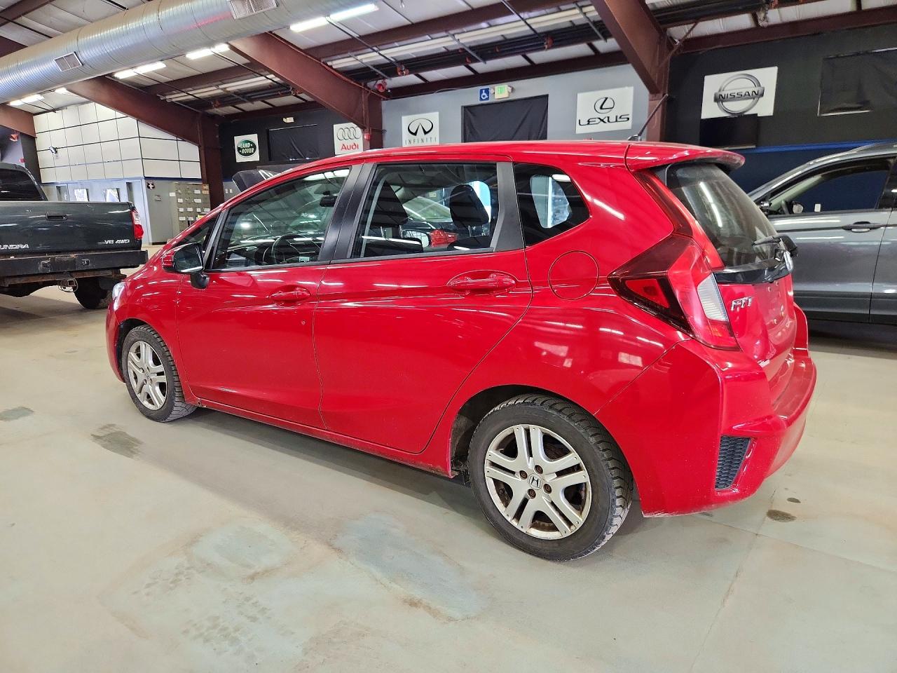 2015 Honda Fit Lx Красный vin: 3HGGK5G53FM763533