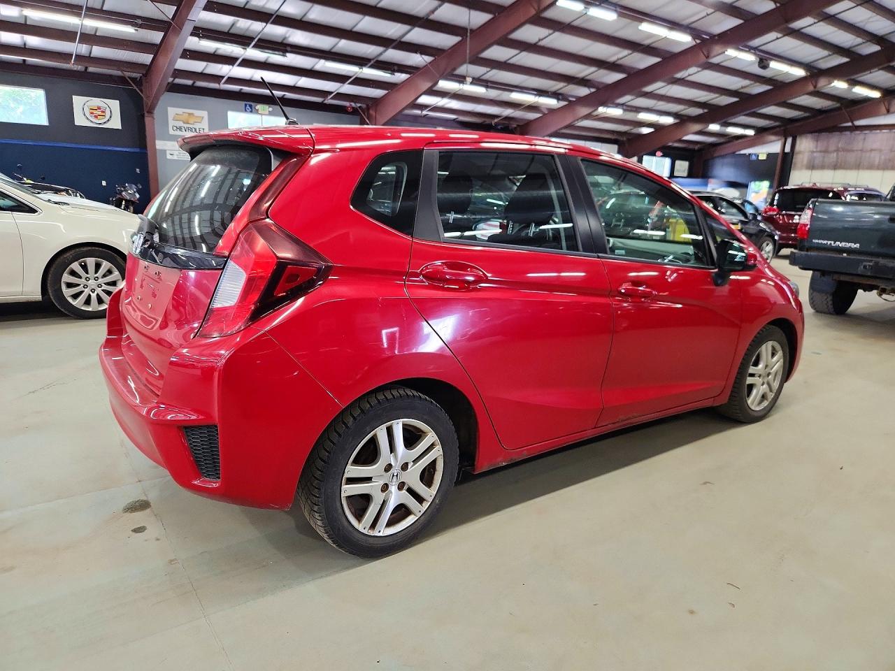 2015 Honda Fit Lx Красный vin: 3HGGK5G53FM763533