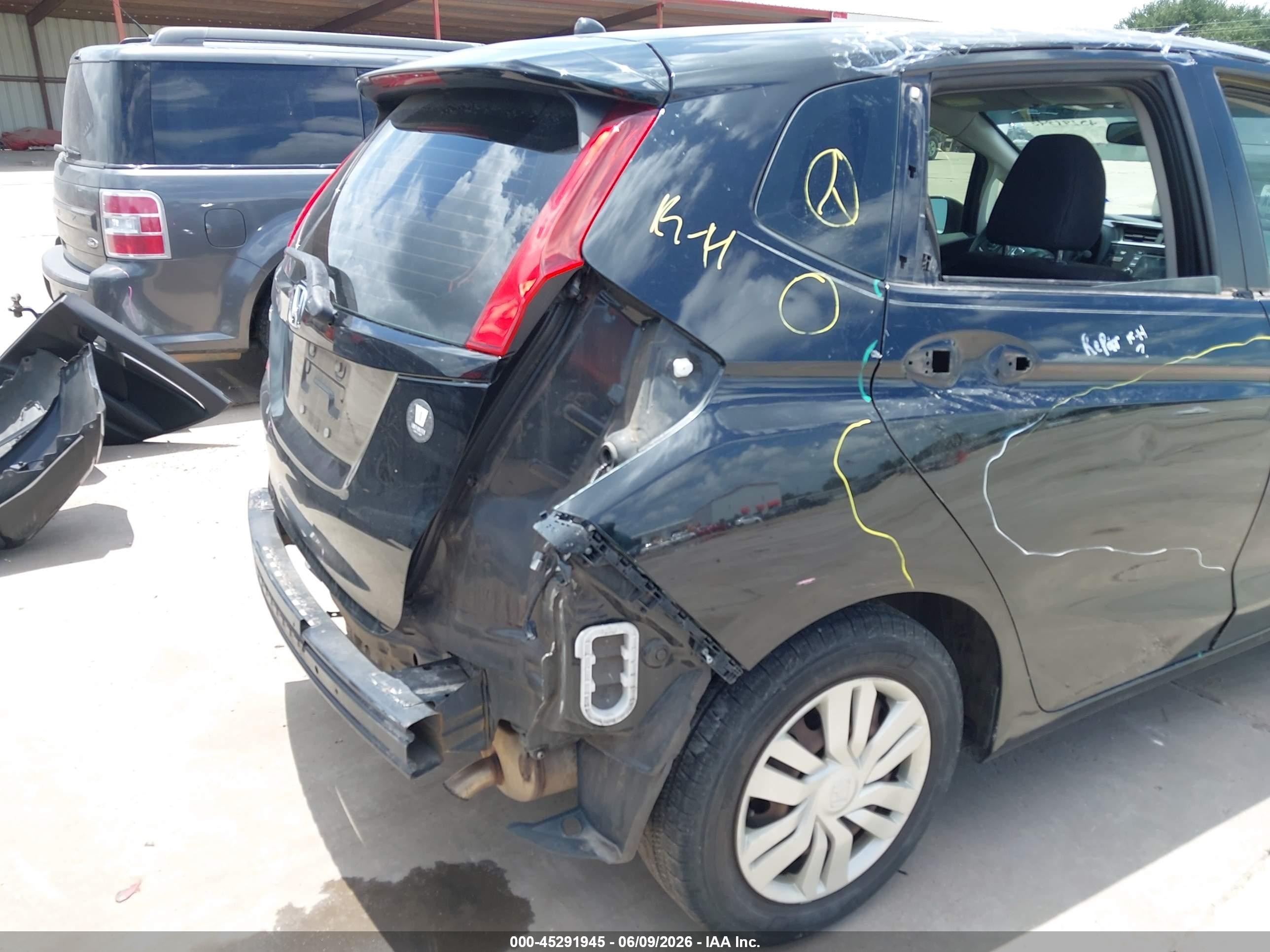 2015 Honda Fit Lx Черный vin: 3HGGK5G54FM742416