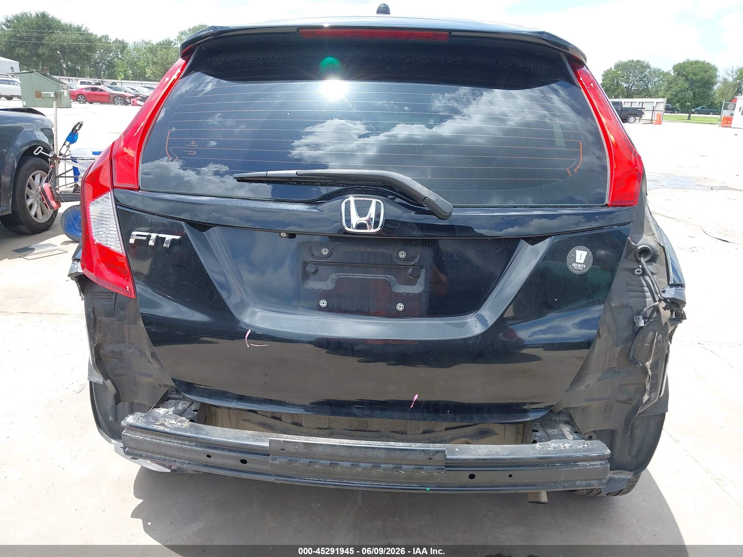 2015 Honda Fit Lx Черный vin: 3HGGK5G54FM742416
