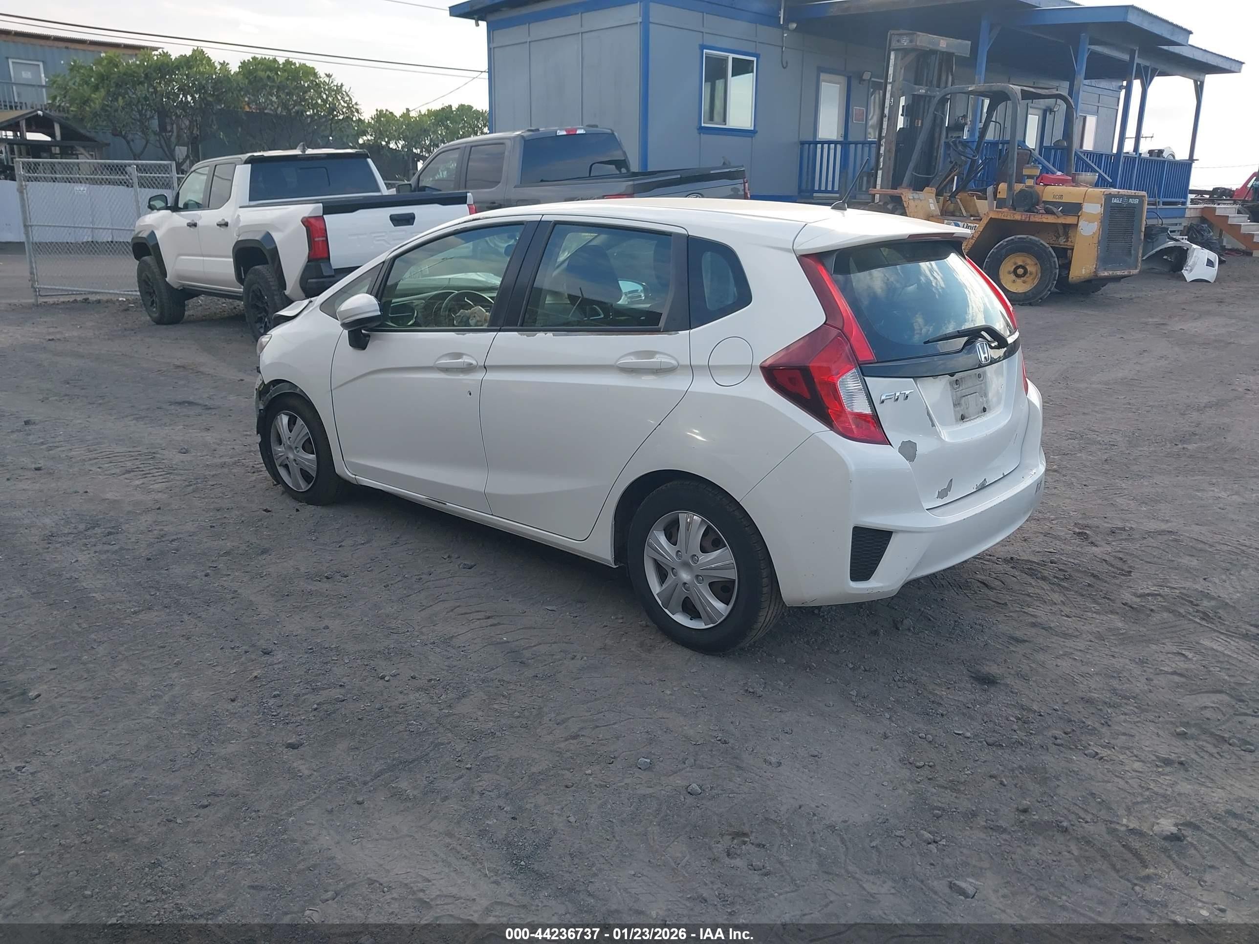 2015 Honda Fit Lx White vin: 3HGGK5G54FM780079