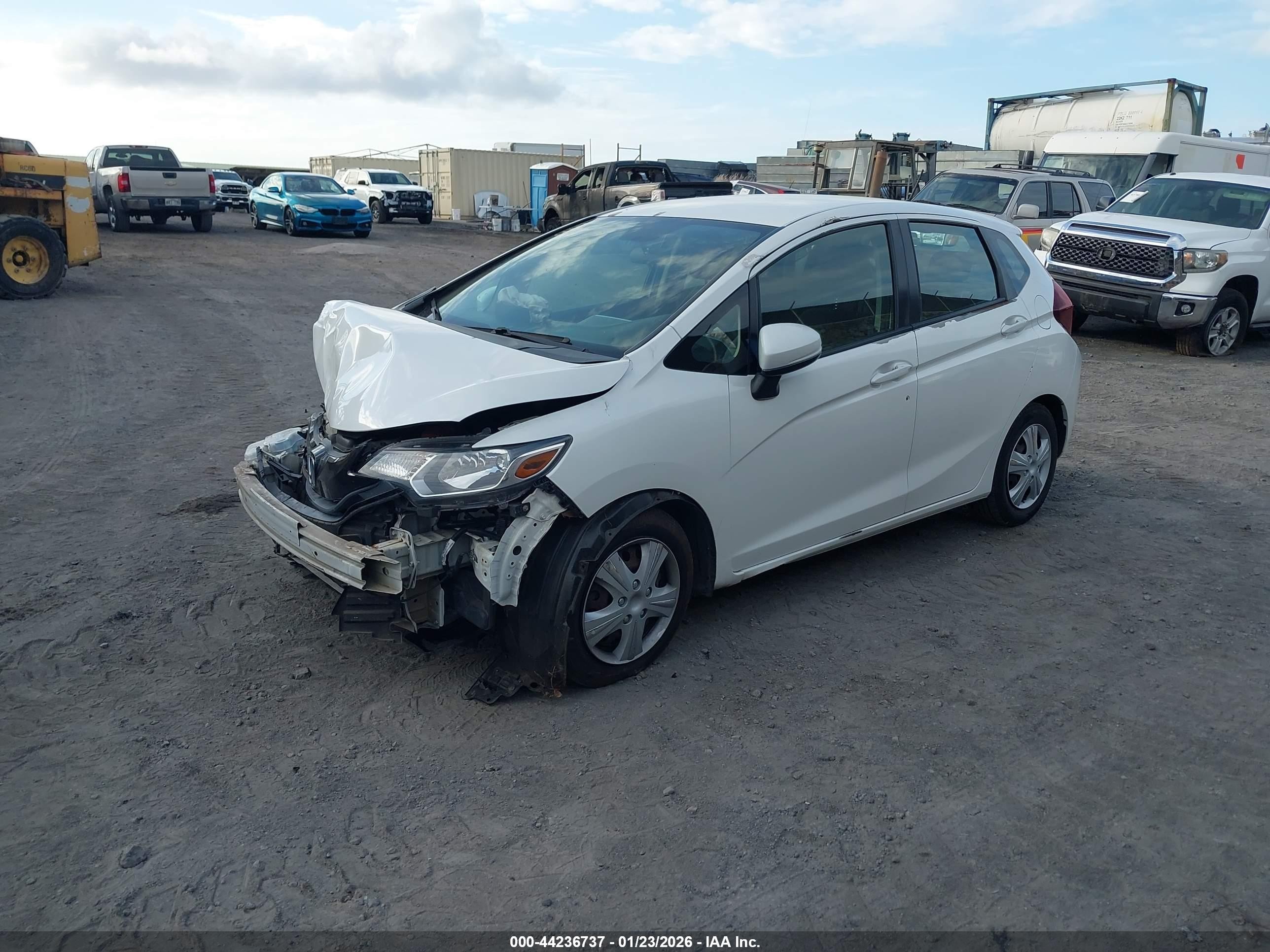 2015 Honda Fit Lx White vin: 3HGGK5G54FM780079