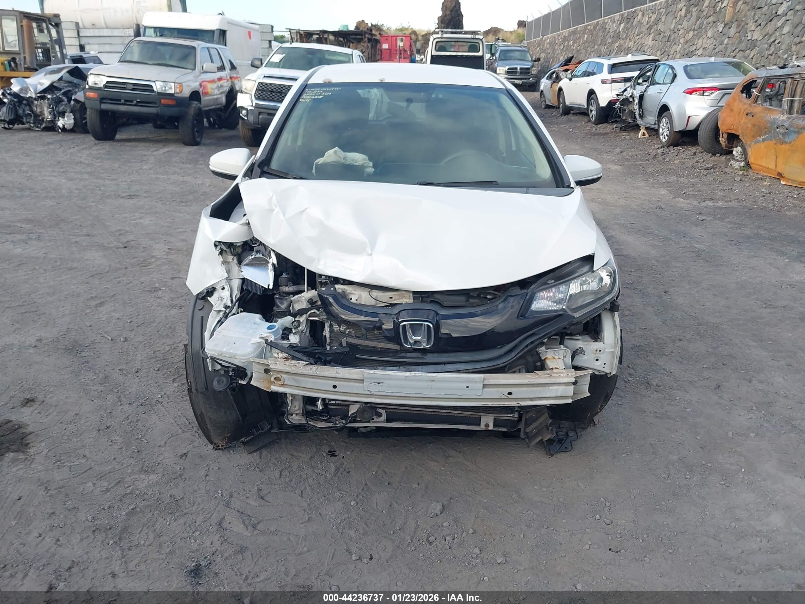 2015 Honda Fit Lx White vin: 3HGGK5G54FM780079