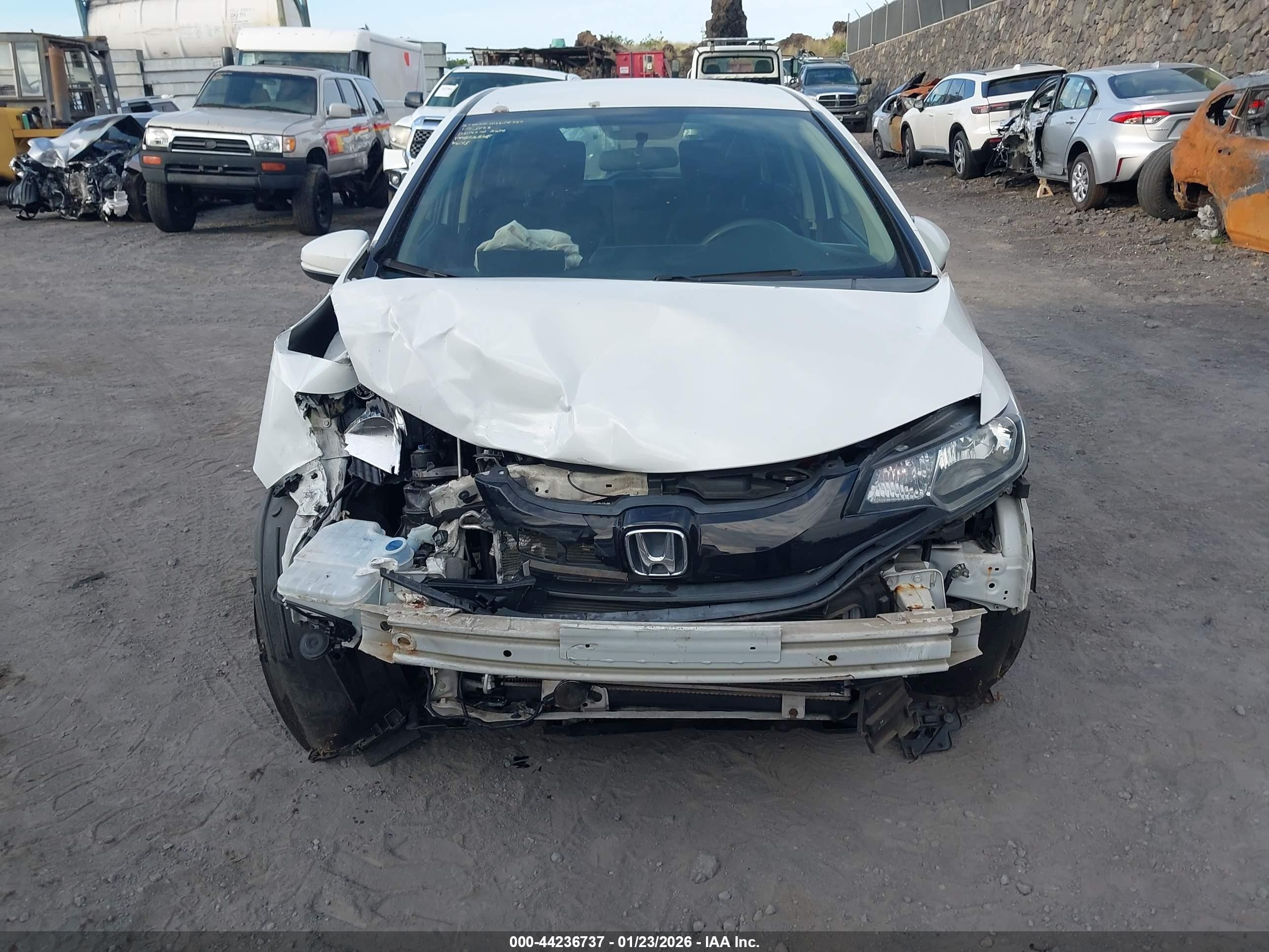 2015 Honda Fit Lx White vin: 3HGGK5G54FM780079