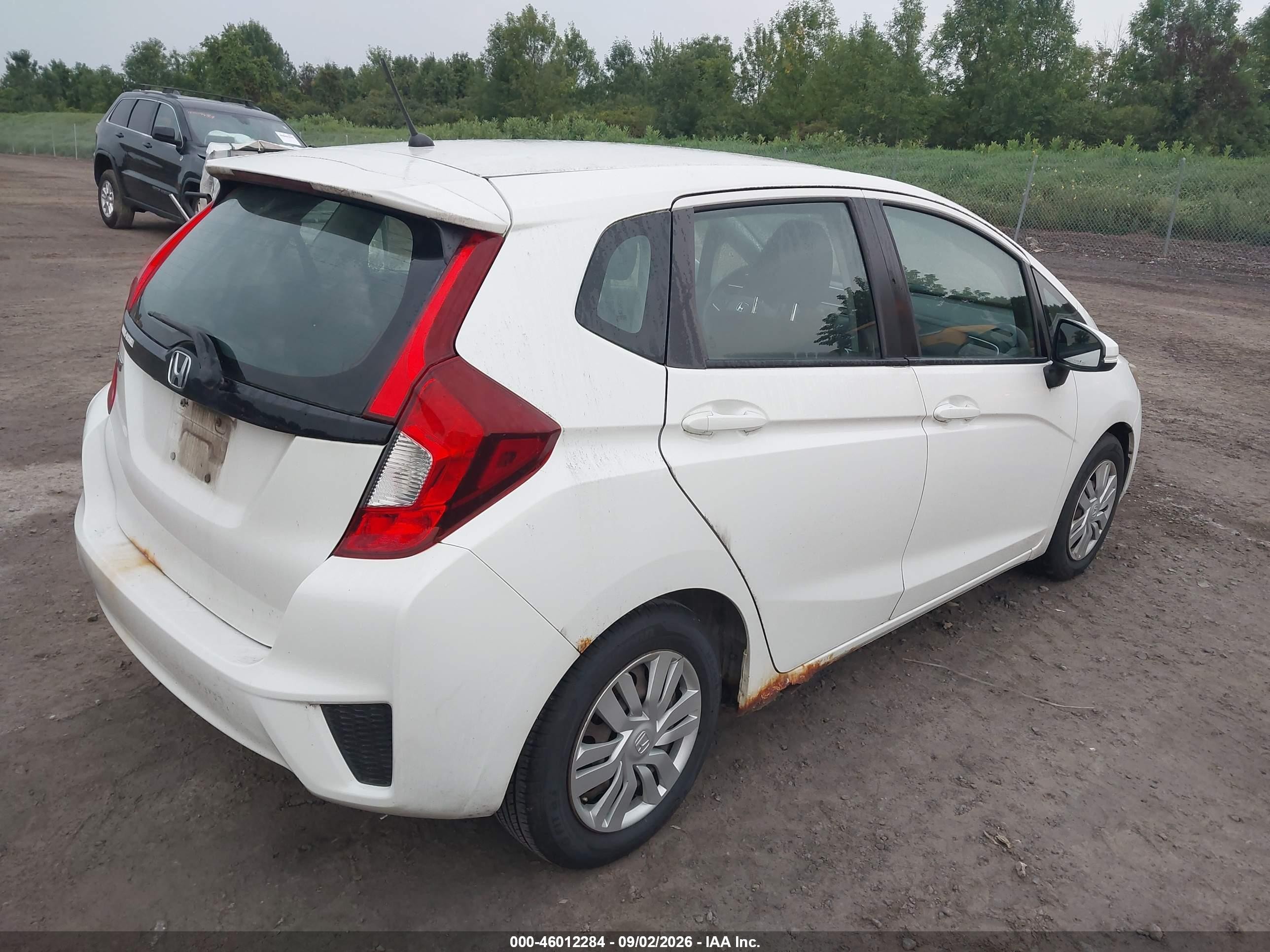 2015 Honda Fit Lx White vin: 3HGGK5G55FM727147