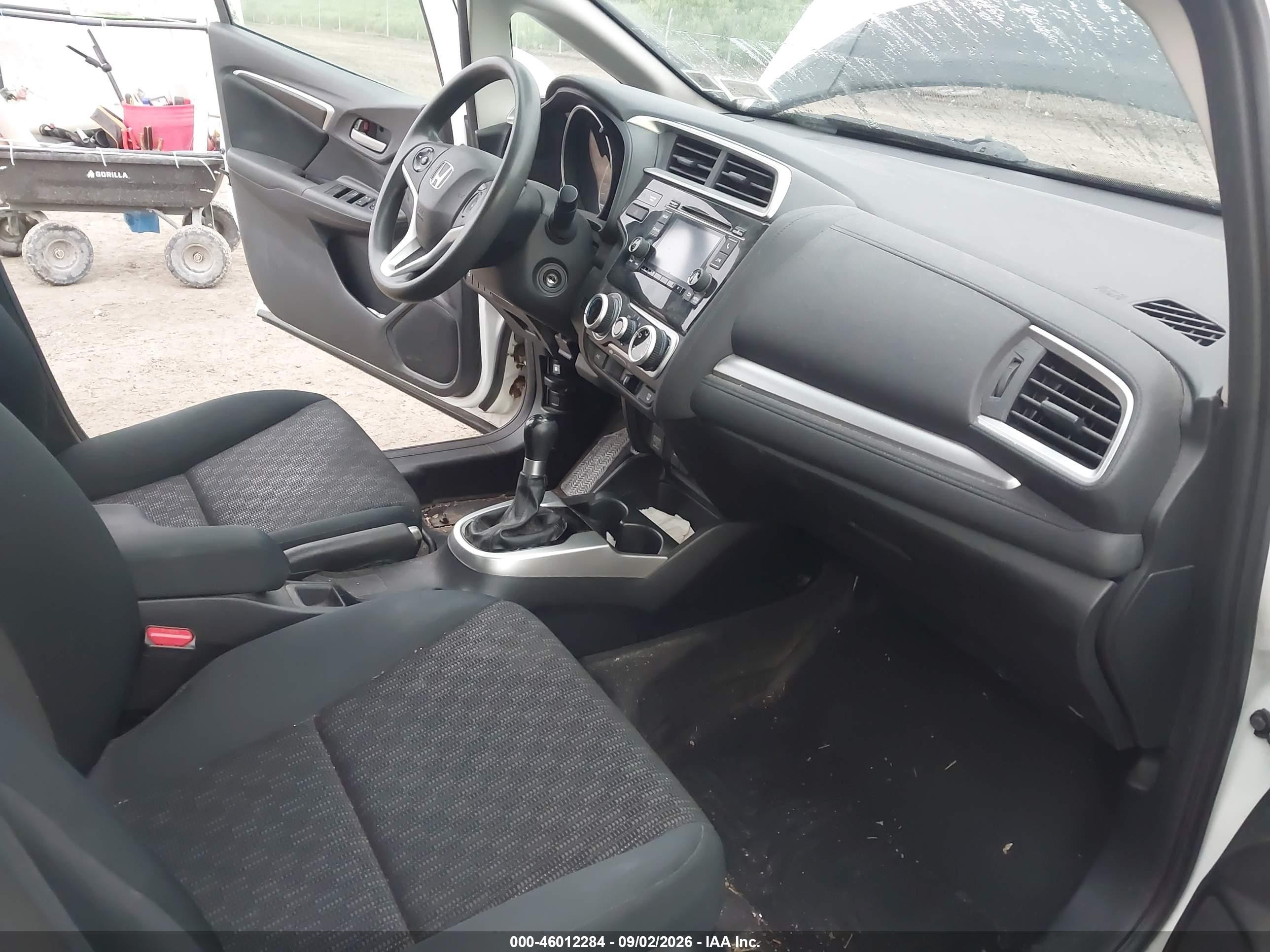 2015 Honda Fit Lx White vin: 3HGGK5G55FM727147