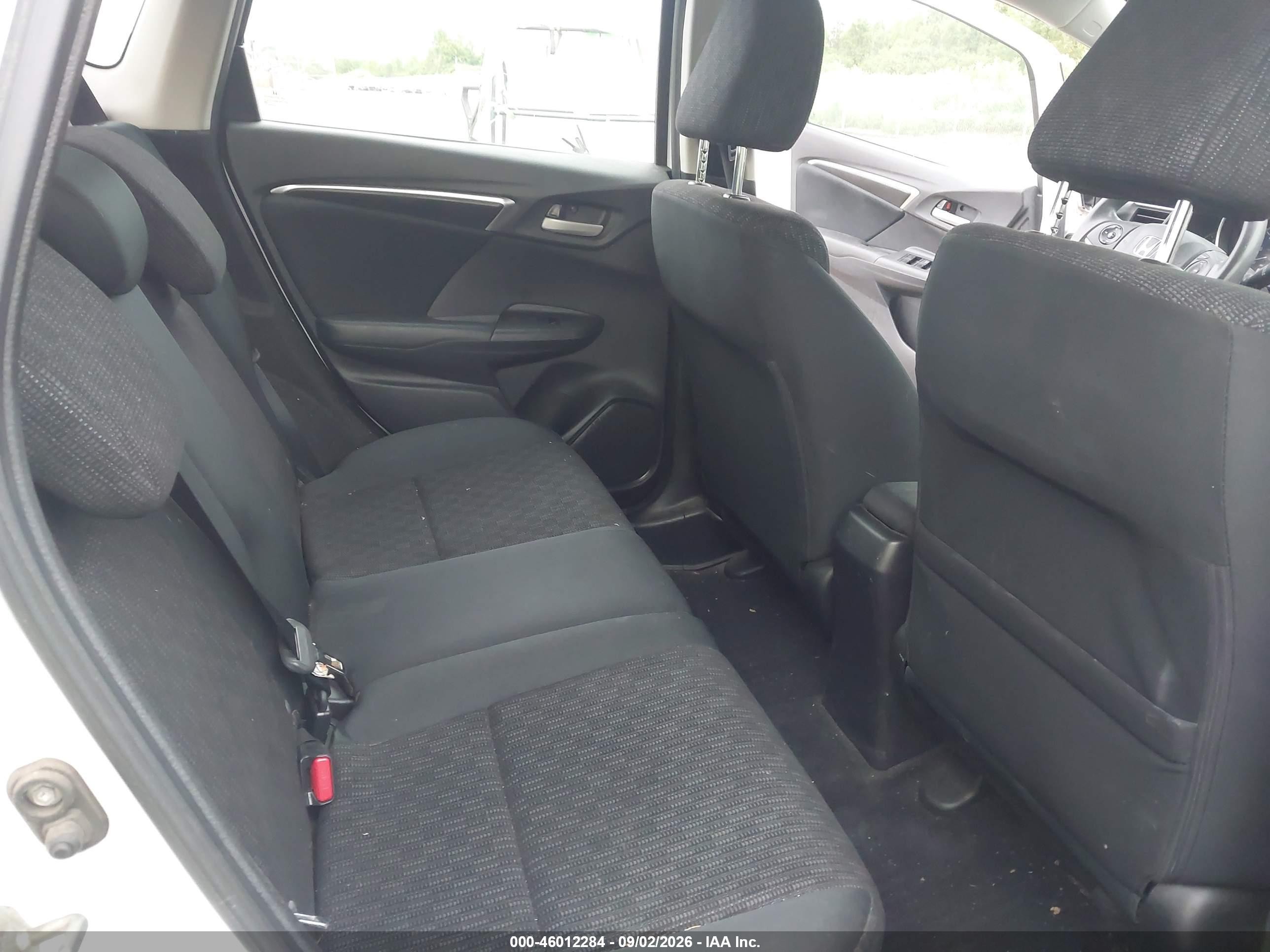 2015 Honda Fit Lx White vin: 3HGGK5G55FM727147