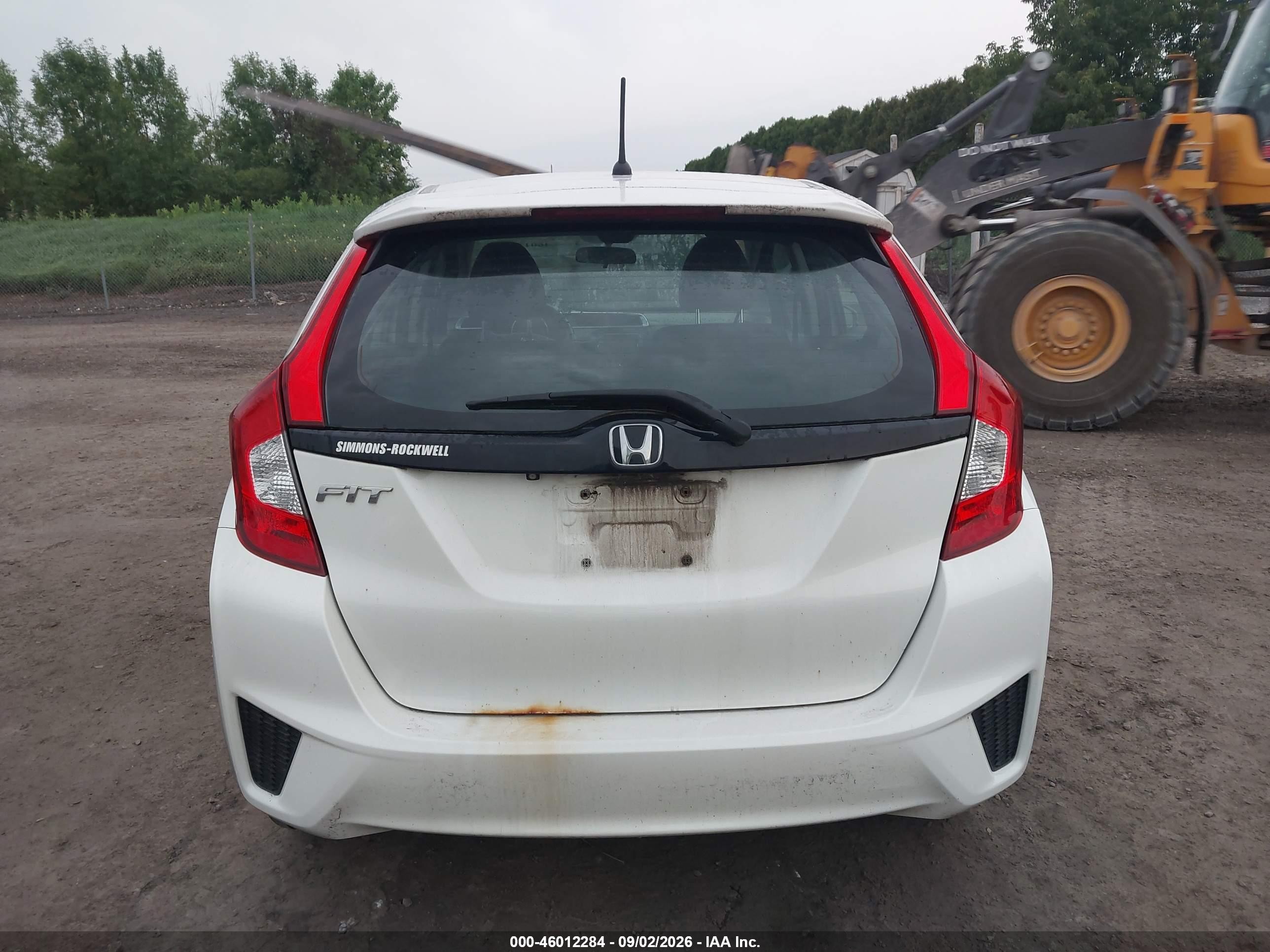 2015 Honda Fit Lx White vin: 3HGGK5G55FM727147