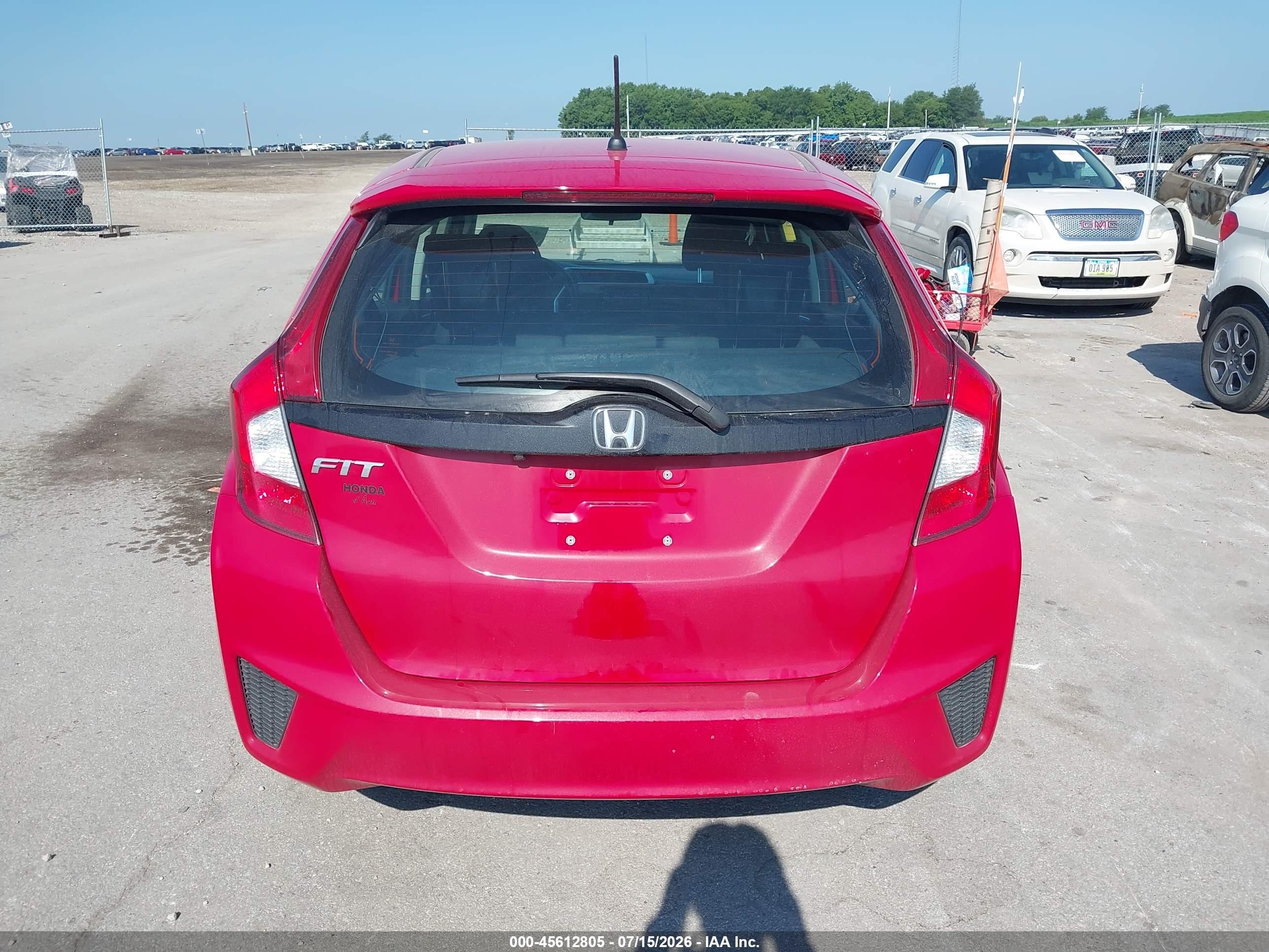 2015 Honda Fit Lx Red vin: 3HGGK5G55FM748189
