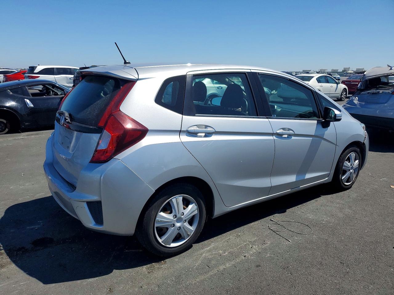 2015 Honda Fit Lx Silver vin: 3HGGK5G56FM753854