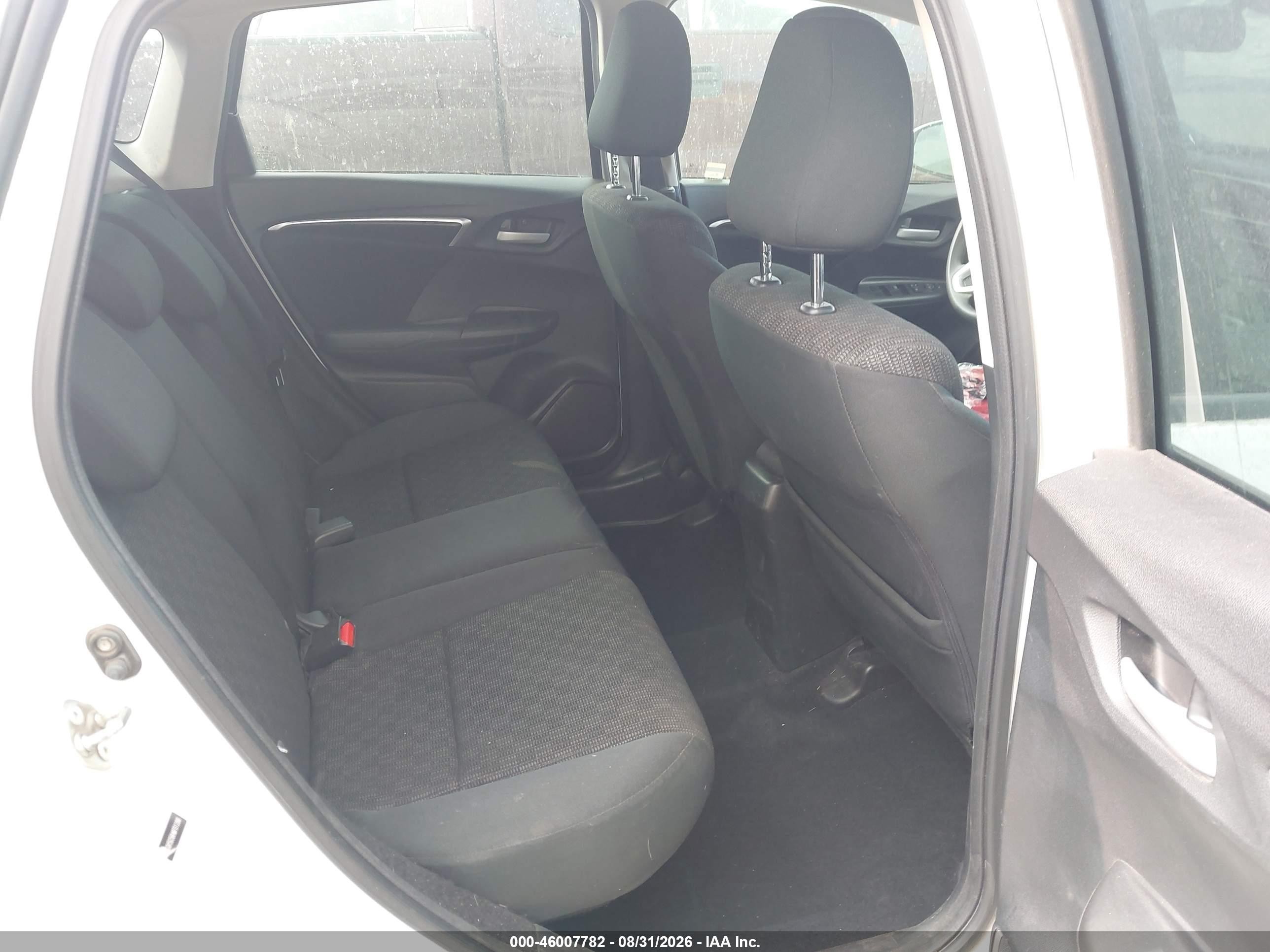 2017 Honda Fit Lx White vin: 3HGGK5G56HM701286