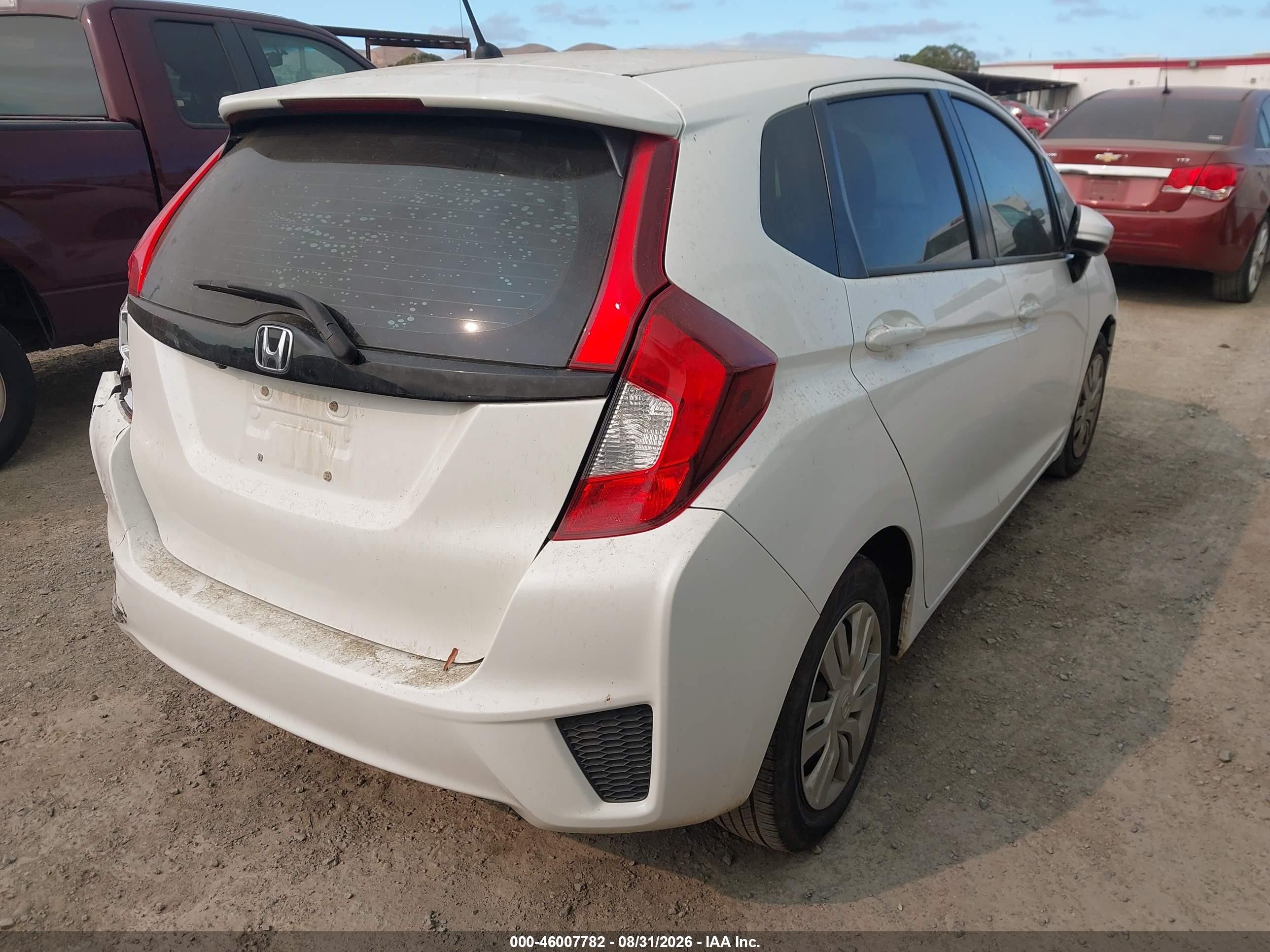 2017 Honda Fit Lx White vin: 3HGGK5G56HM701286