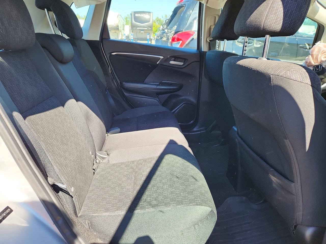 2015 Honda Fit Lx Silver vin: 3HGGK5G57FM753829