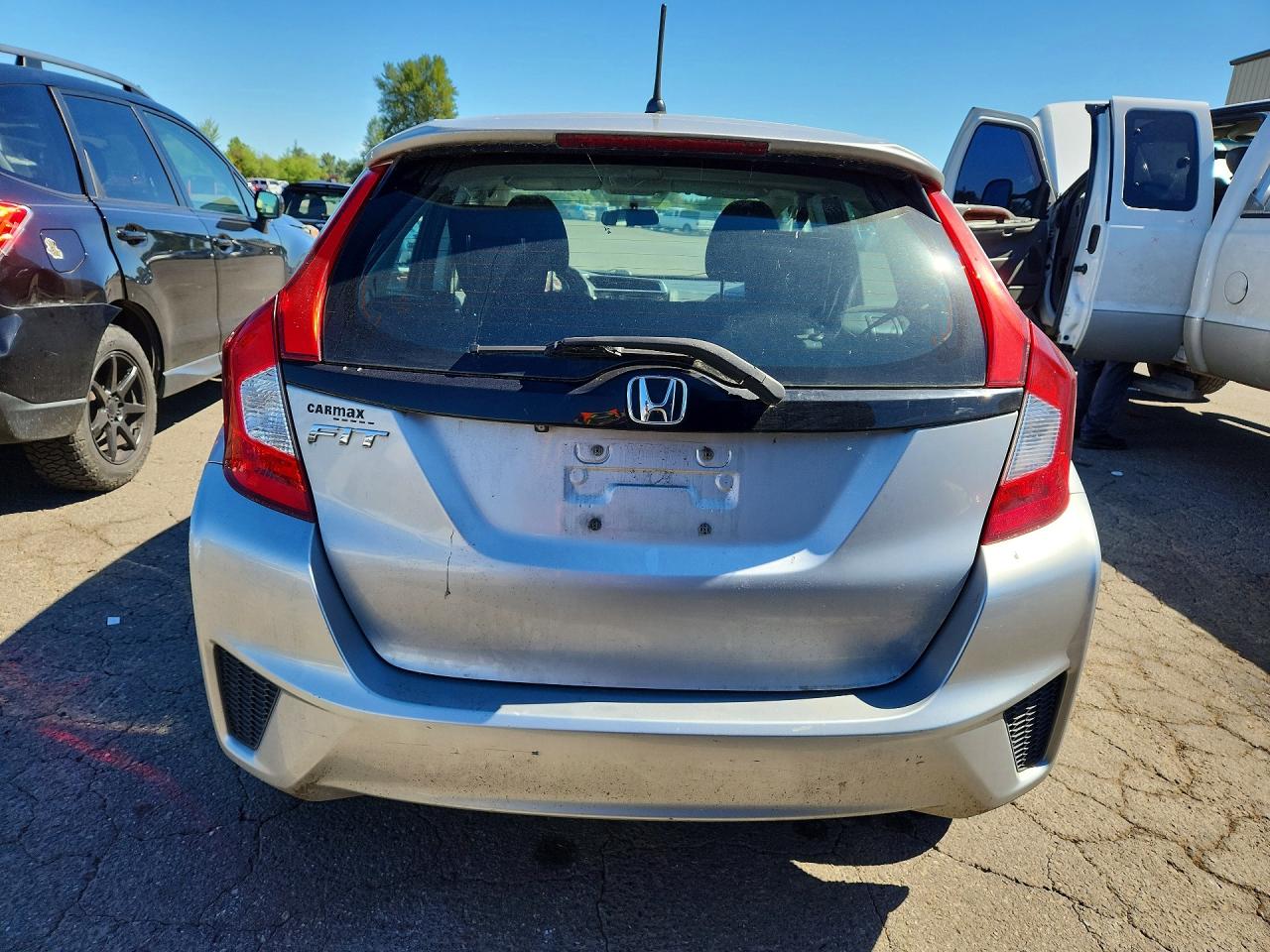 2015 Honda Fit Lx Silver vin: 3HGGK5G57FM753829