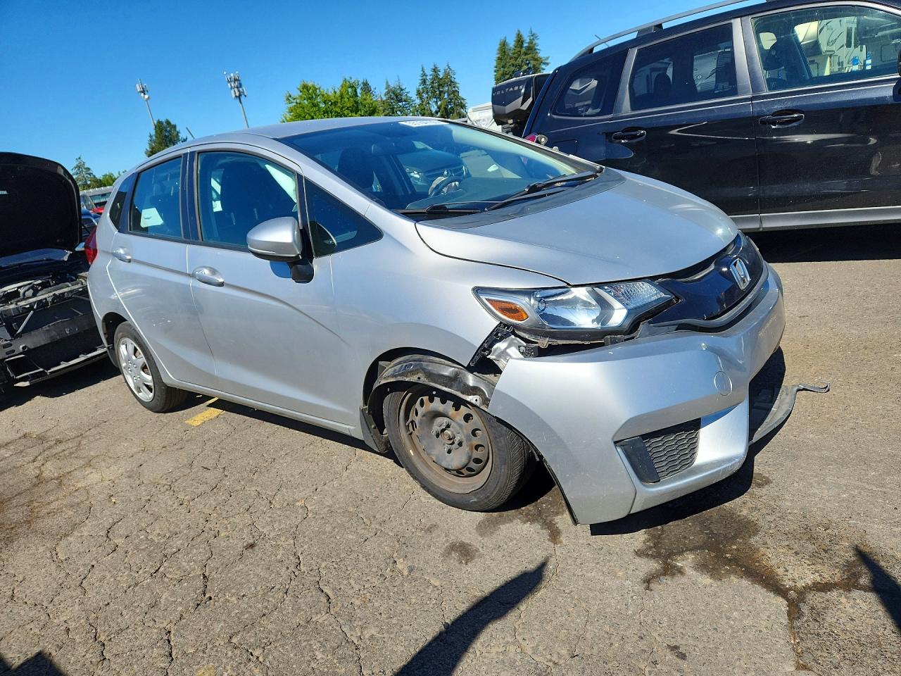 2015 Honda Fit Lx Silver vin: 3HGGK5G57FM753829