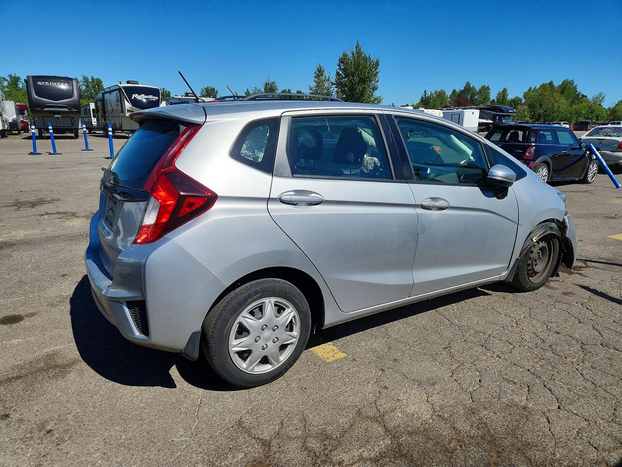 2015 Honda Fit Lx Silver vin: 3HGGK5G57FM753829