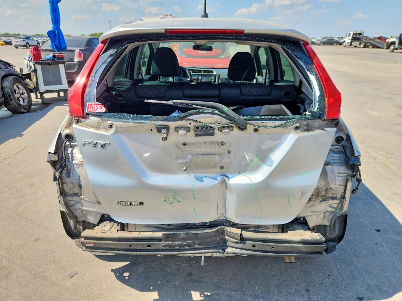 2015 Honda Fit Lx Серебряный vin: 3HGGK5G57FM758836