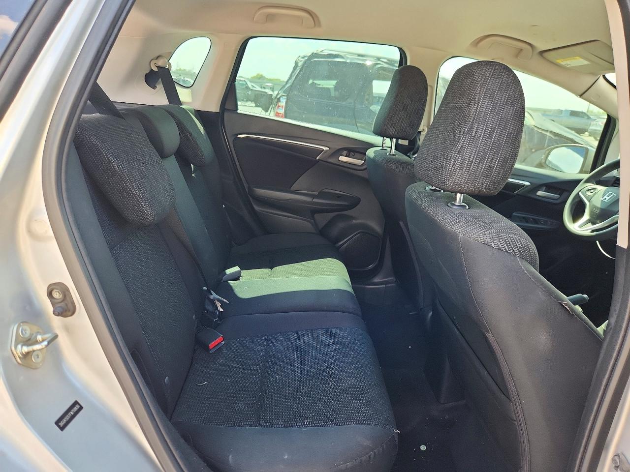 2015 Honda Fit Lx Серебряный vin: 3HGGK5G57FM758836