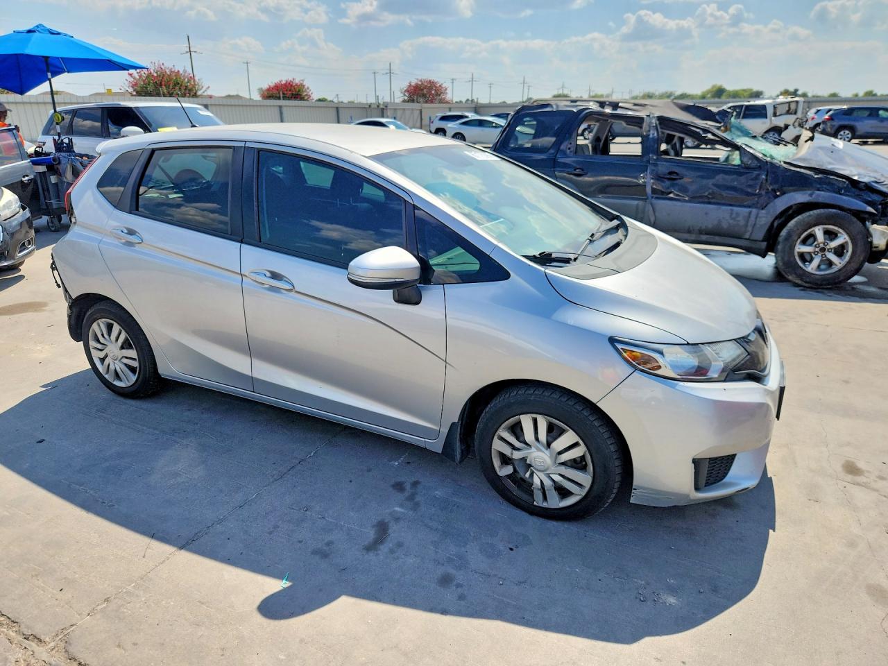 2015 Honda Fit Lx Серебряный vin: 3HGGK5G57FM758836