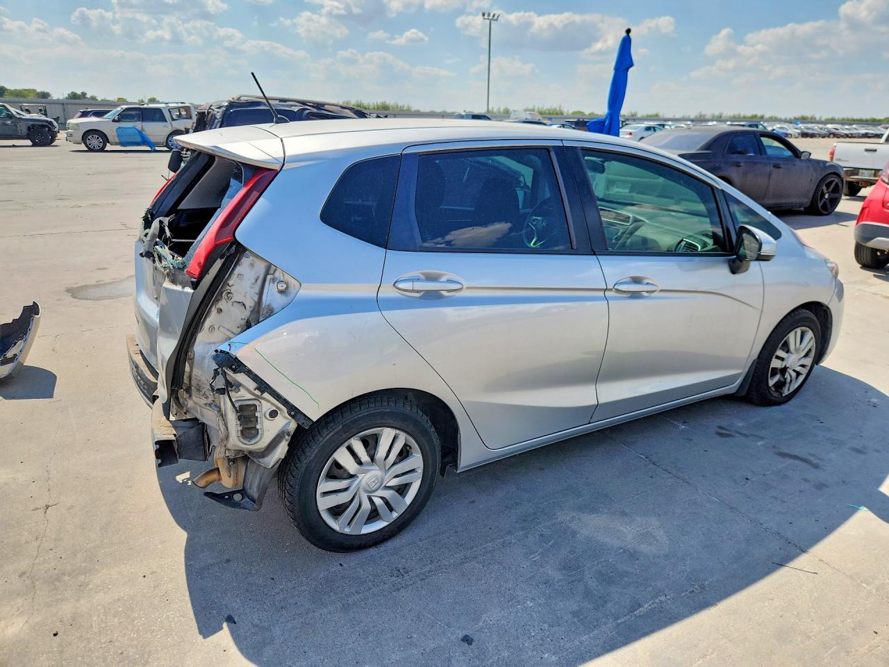 2015 Honda Fit Lx Серебряный vin: 3HGGK5G57FM758836